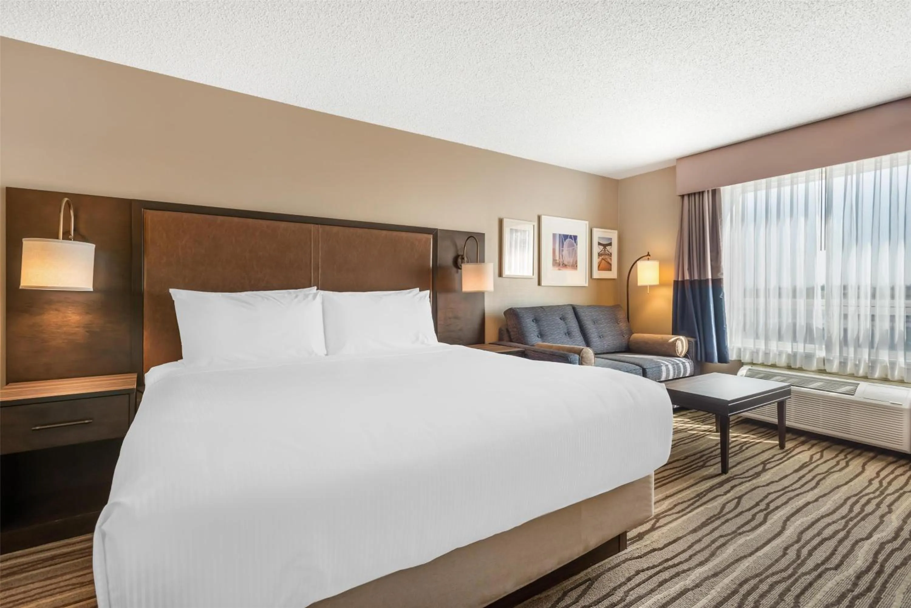 Bedroom, Bed in Best Western PLUS Calgary Centre Inn