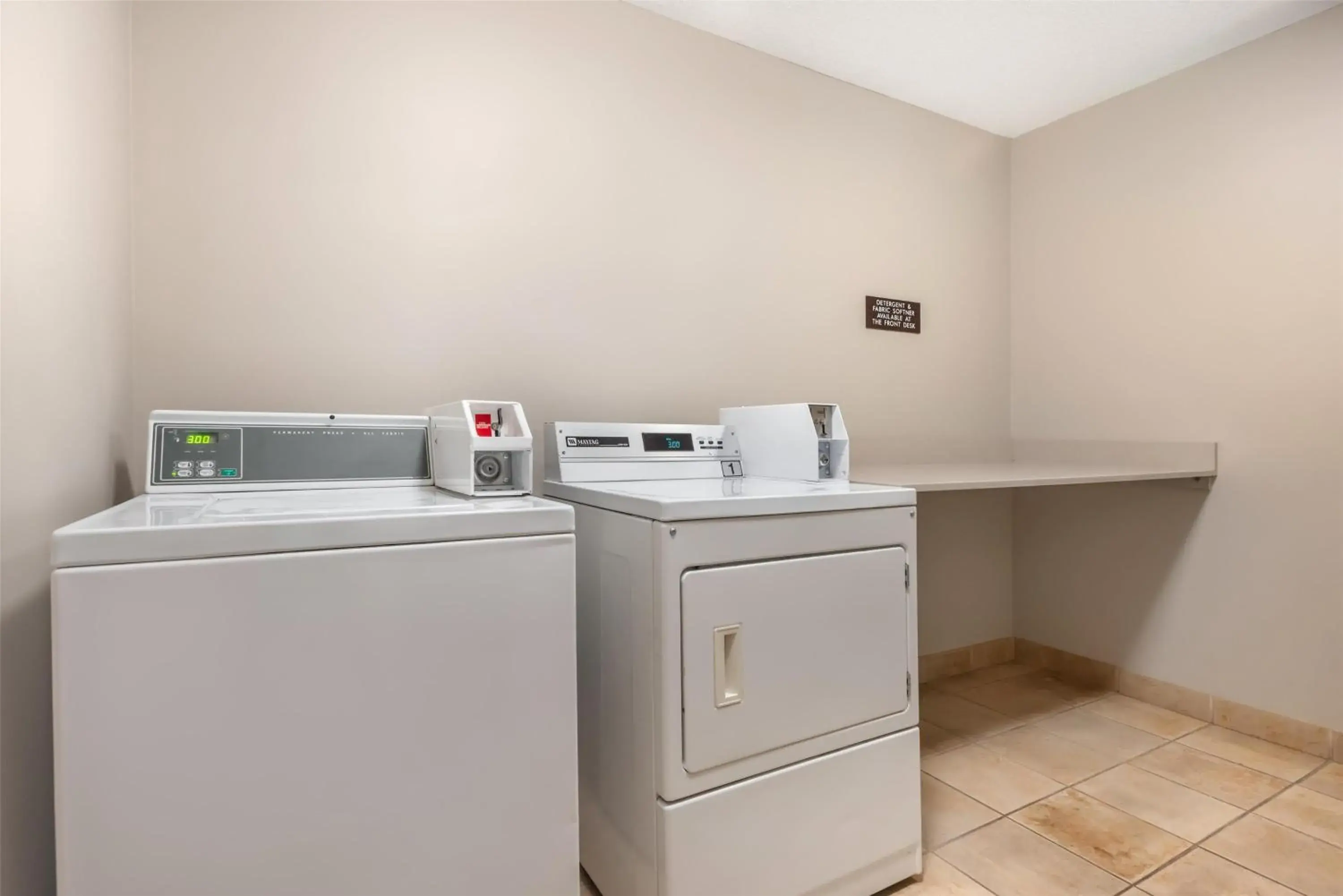 Property building in Best Western PLUS Calgary Centre Inn Property building in Best Western PLUS Calgary Centre Inn