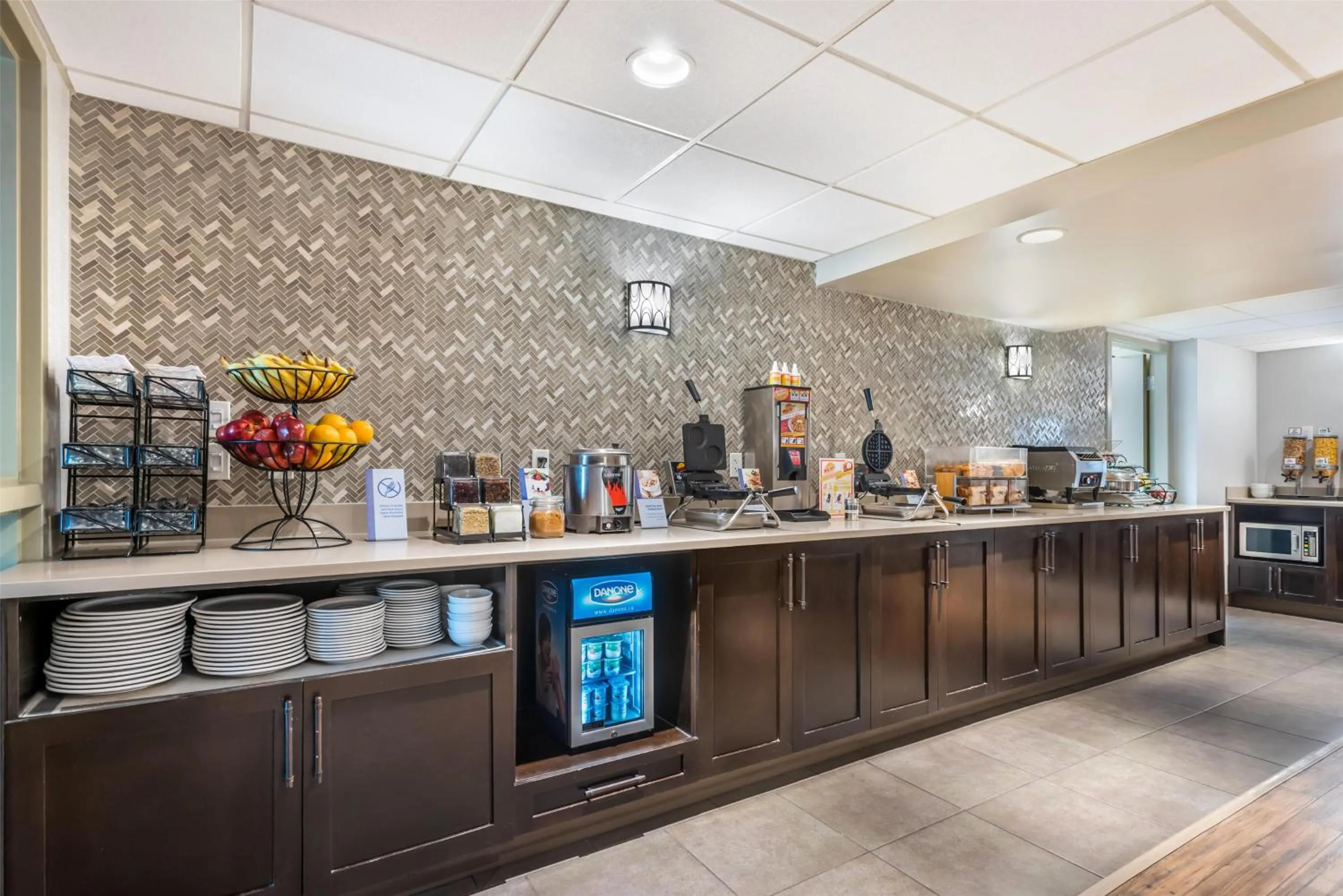 Breakfast in Best Western PLUS Calgary Centre Inn