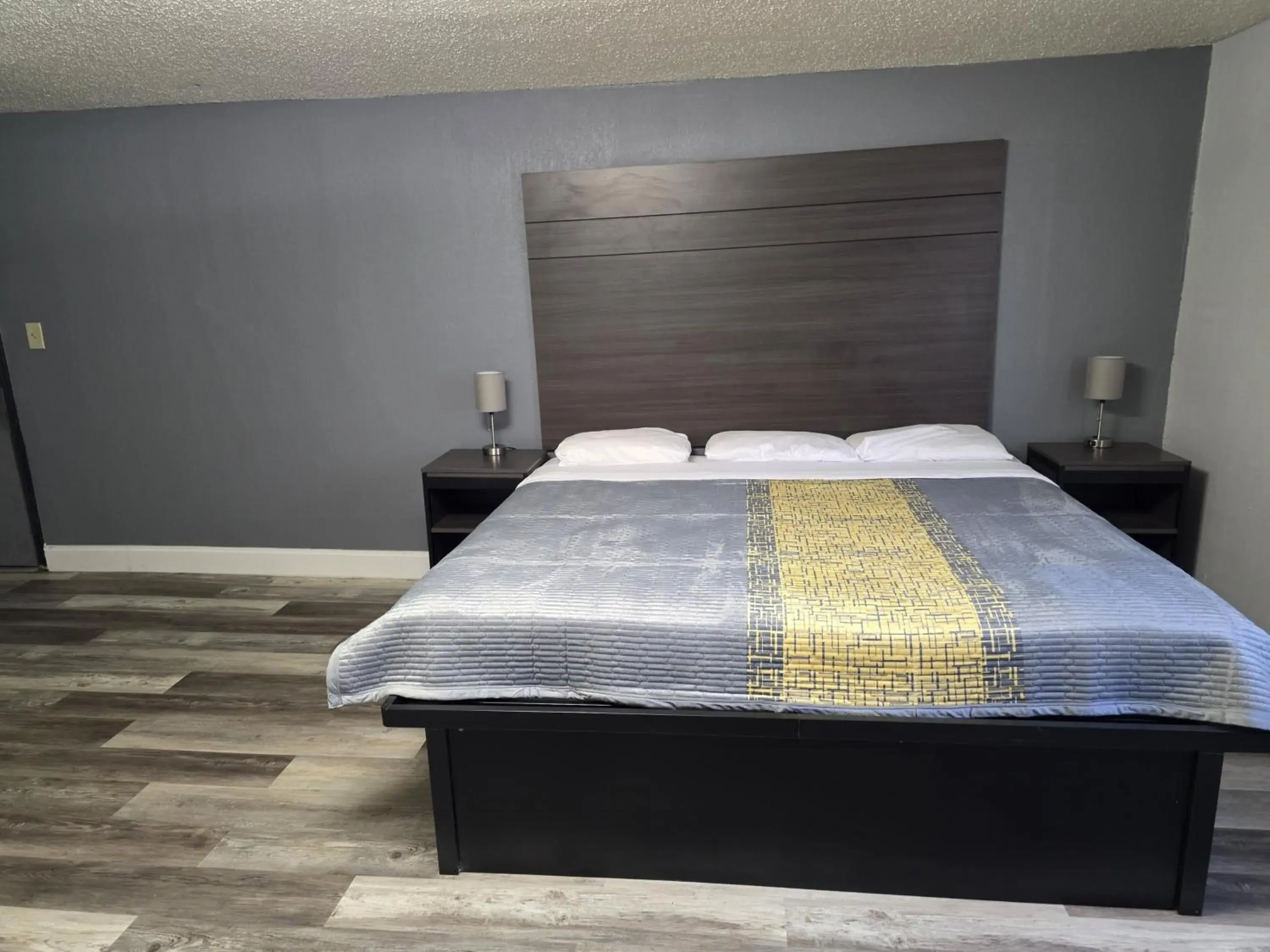 King Room with Spa Bath - single occupancy - Smoking in Boulevard Inn King Room with Spa Bath - single occupancy - Smoking in Boulevard Inn