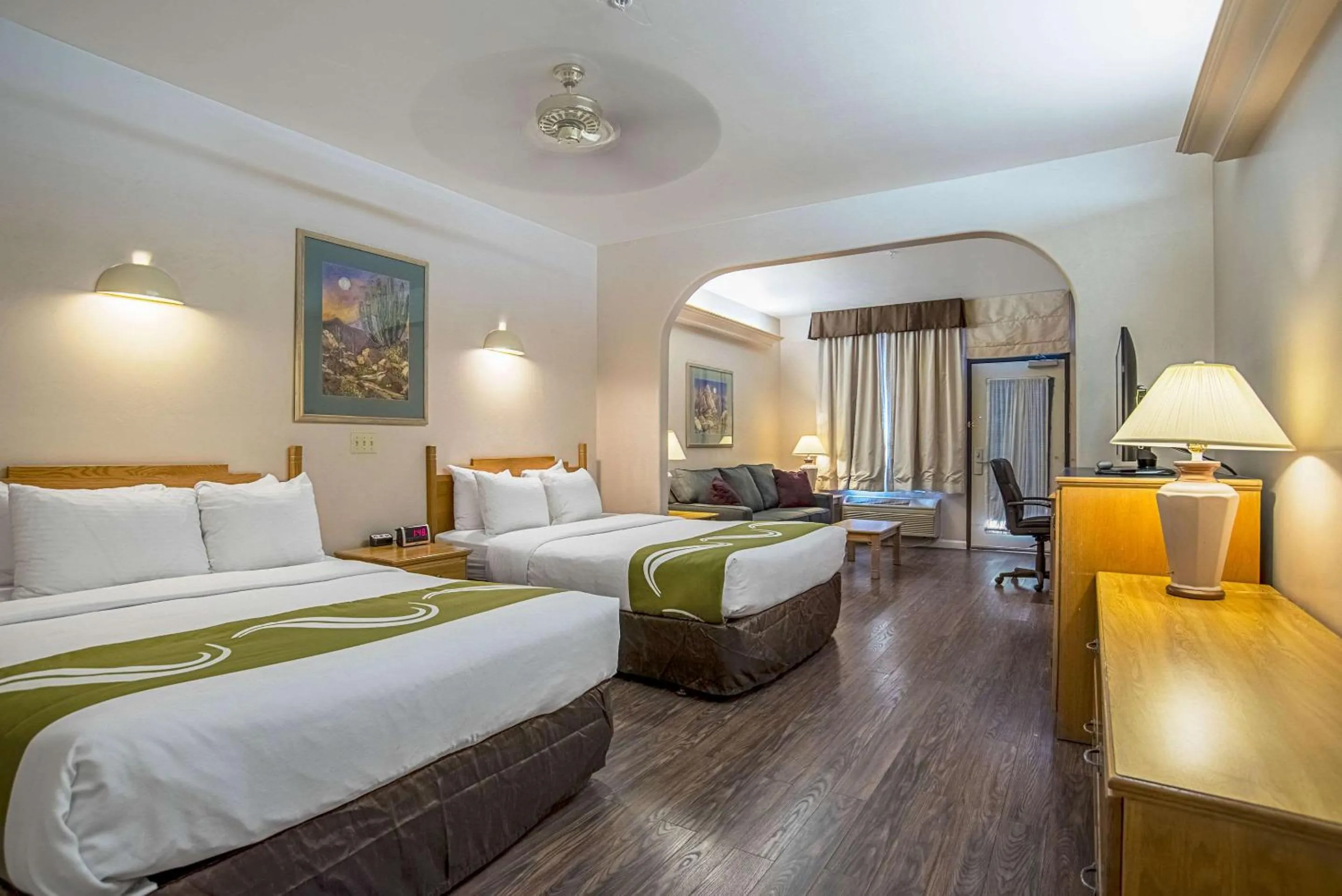 Photo of the whole room, Bed in Quality Inn & Suites Phoenix NW - Sun City