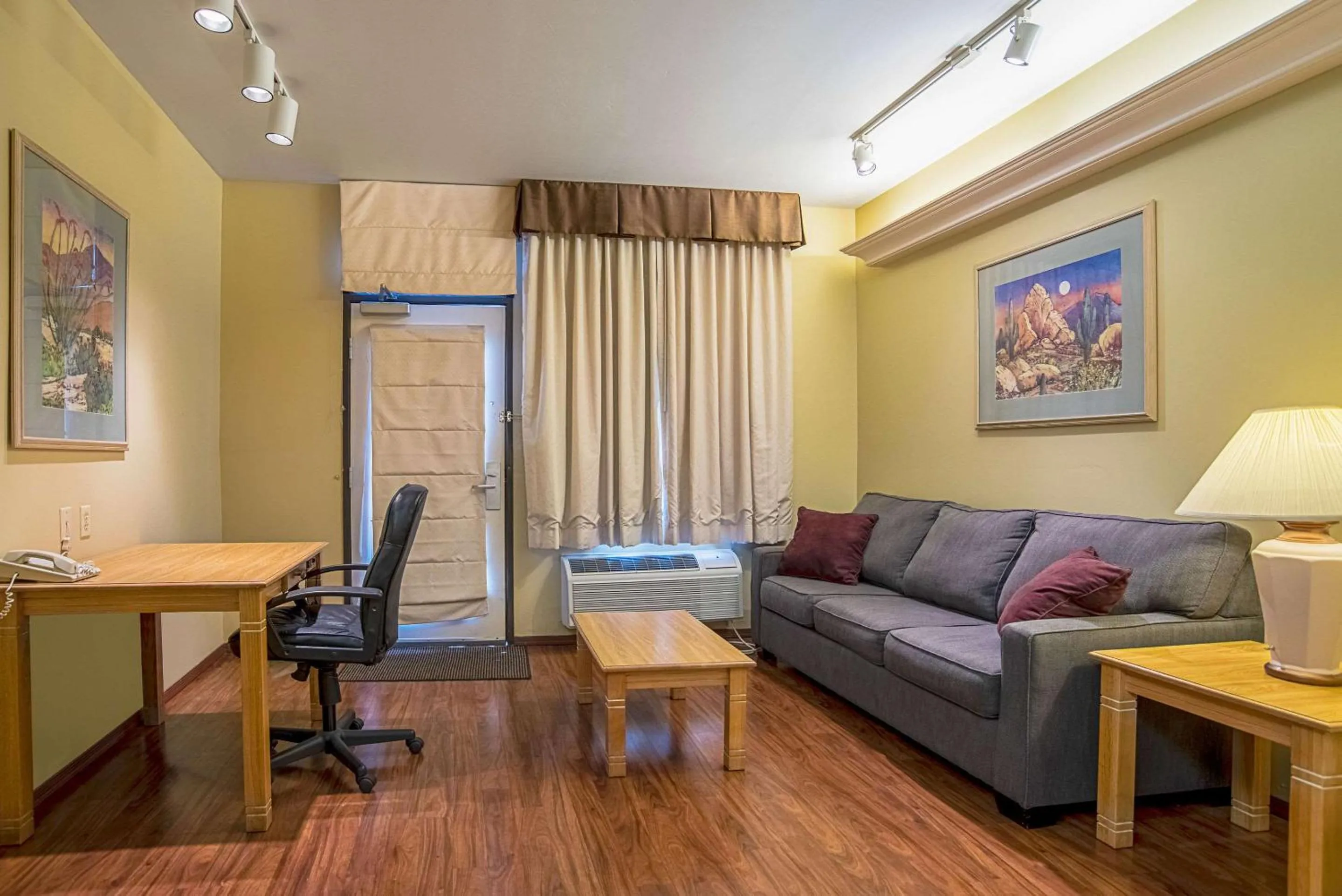 Photo of the whole room in Quality Inn & Suites Phoenix NW - Sun City