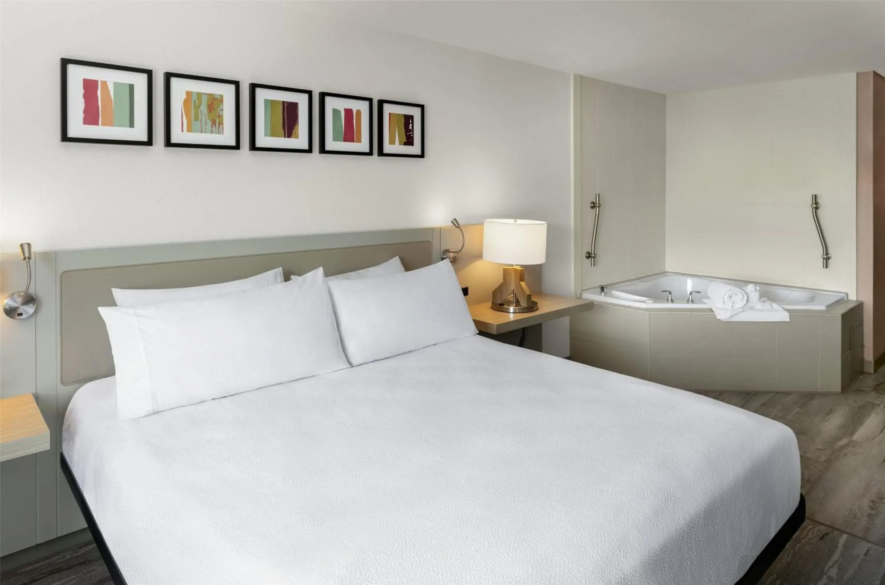 King Room with Spa Bath in Hilton Garden Inn Eugene/Springfield King Room with Spa Bath in Hilton Garden Inn Eugene/Springfield