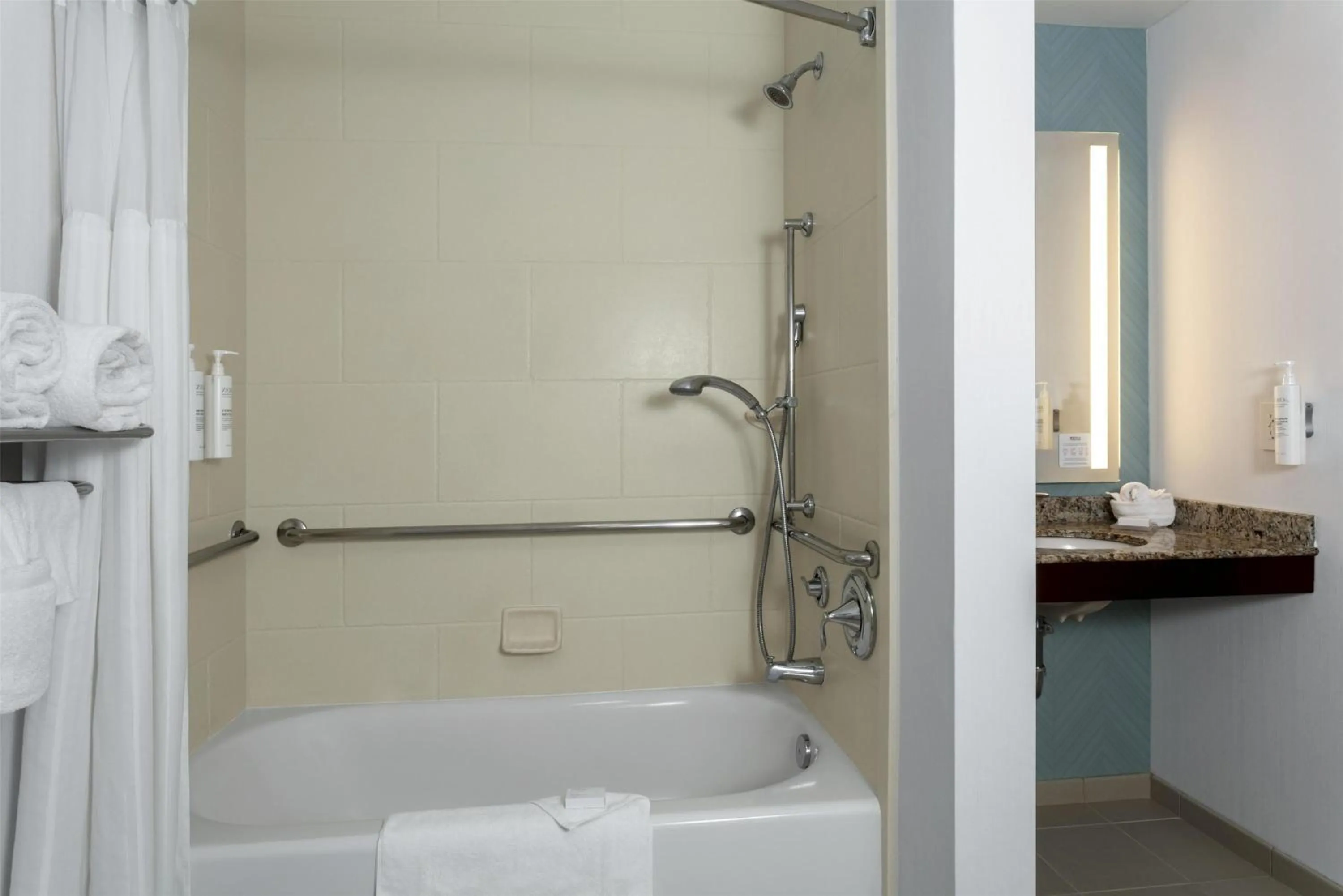 Bathroom in Hilton Garden Inn Eugene/Springfield