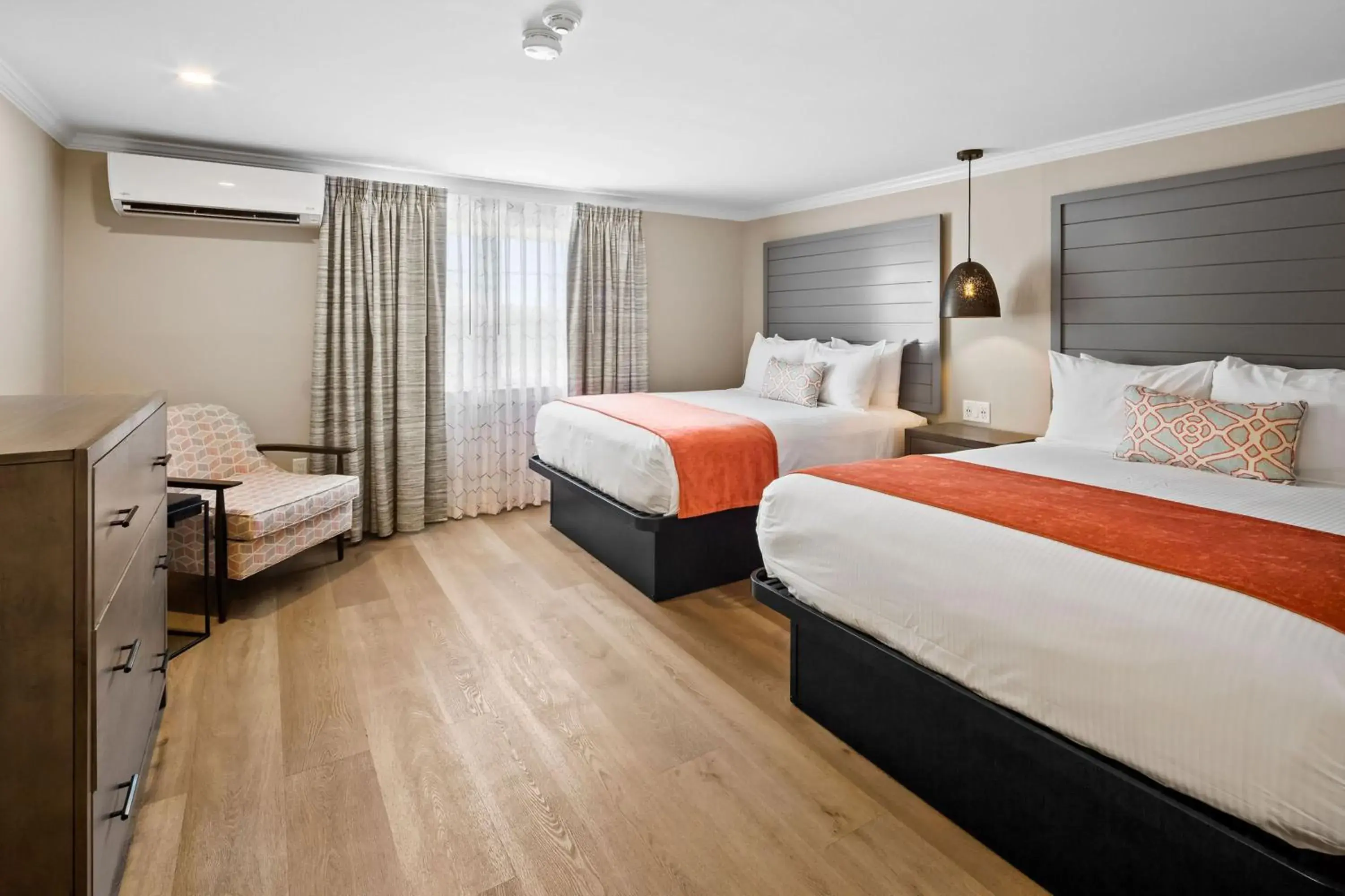 Standard Queen Room with Two Queen Beds in Inn At Swan River Standard Queen Room with Two Queen Beds in Inn At Swan River