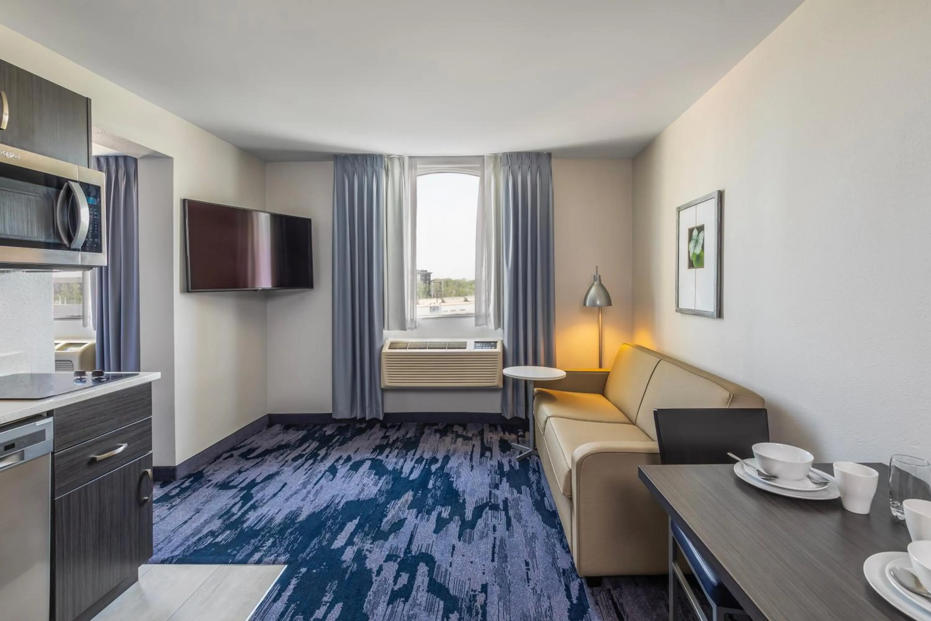 Kitchen or kitchenette, Bed in Quality Inn & Suites