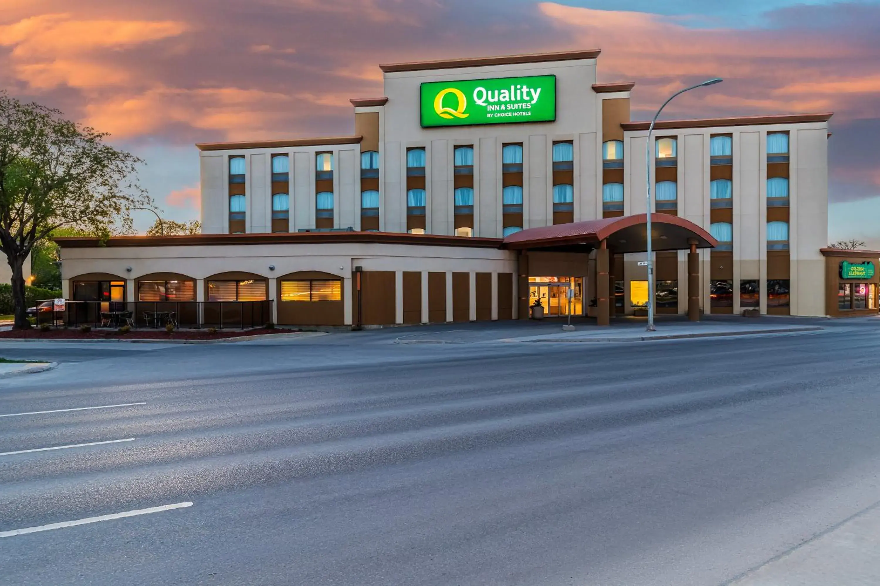 Property building in Quality Inn & Suites Property building in Quality Inn & Suites