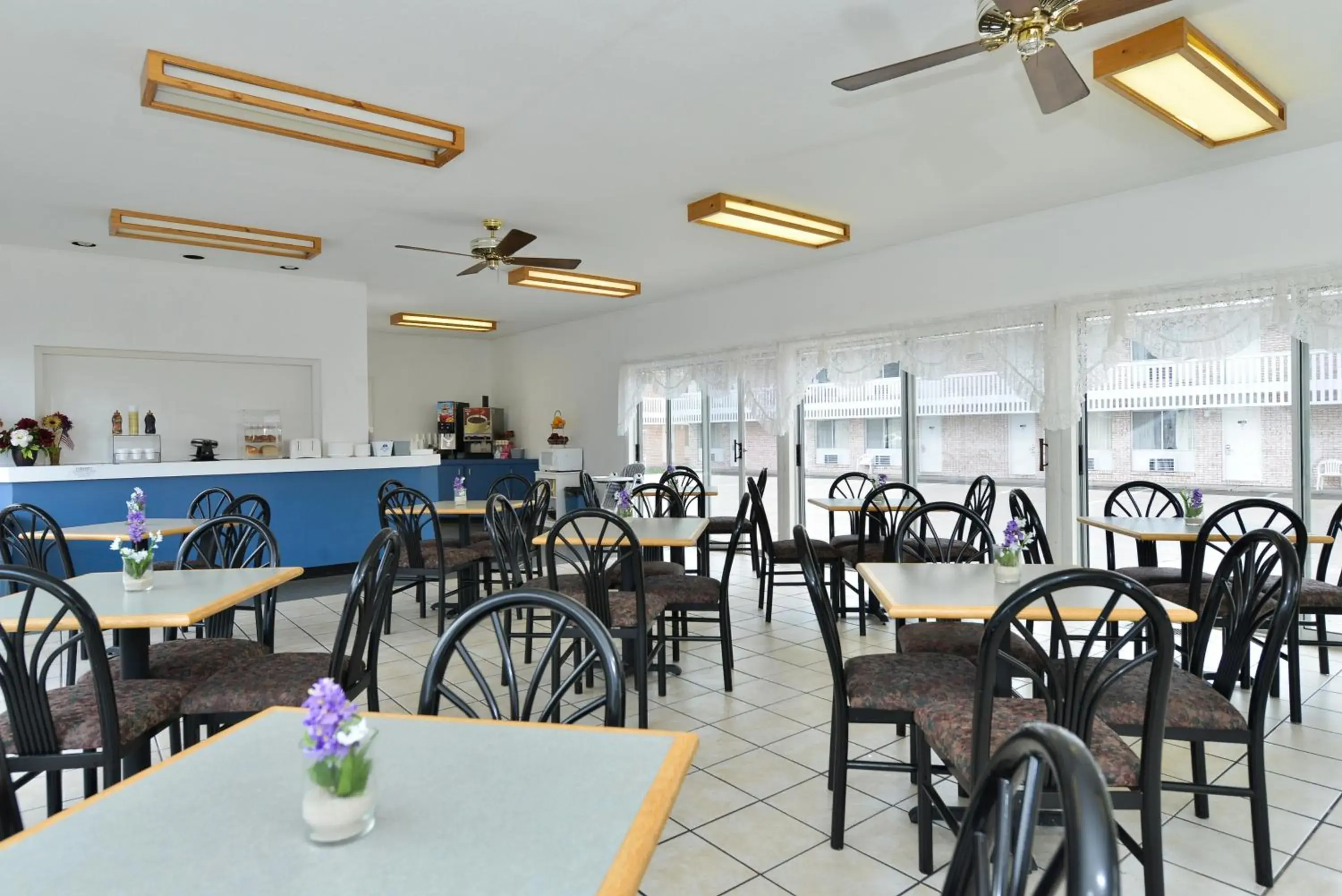 Food in Americas Best Value Inn Mackinaw City Food in Americas Best Value Inn Mackinaw City