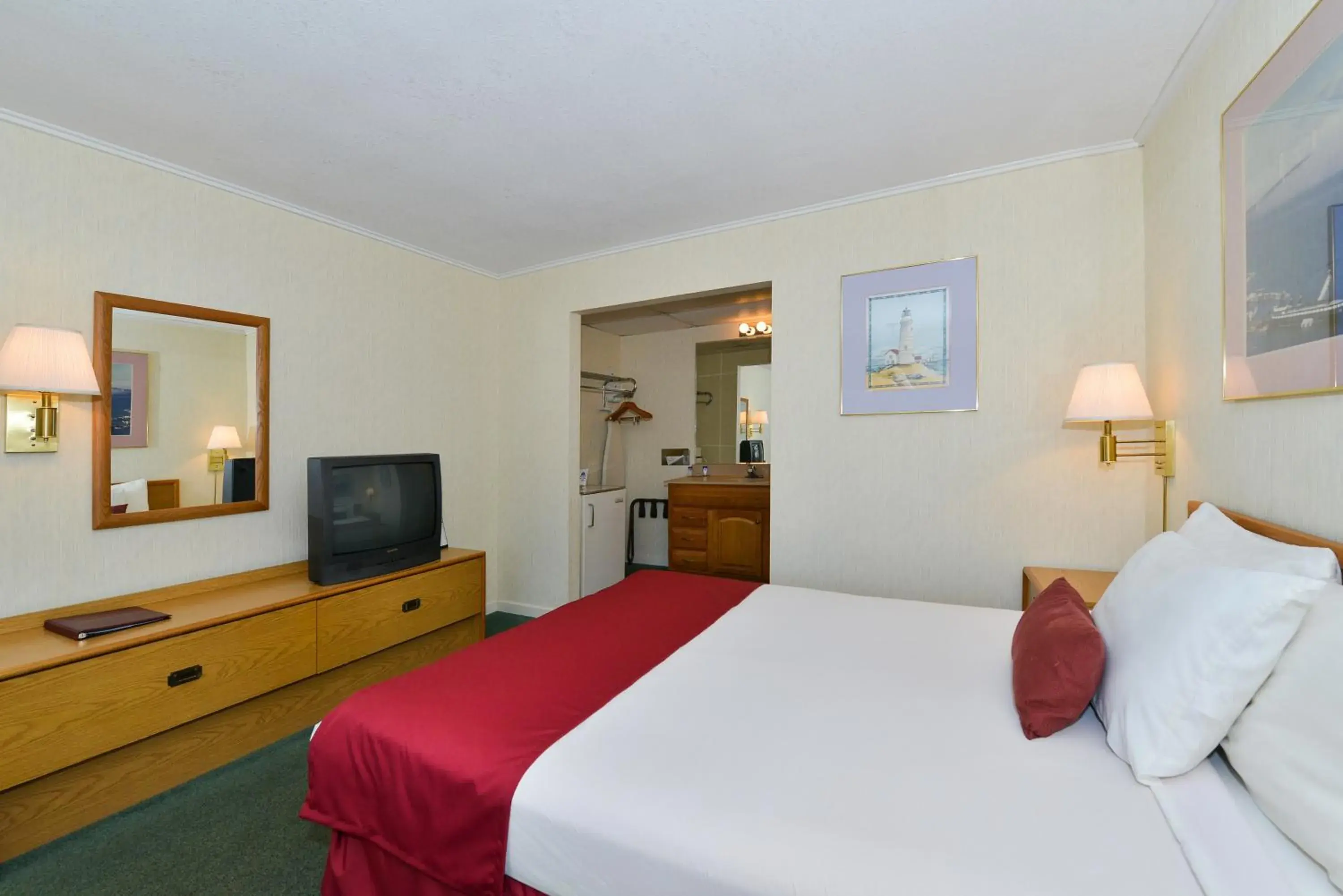 Bed in Travelodge by Wyndham Mackinaw City Bed in Travelodge by Wyndham Mackinaw City
