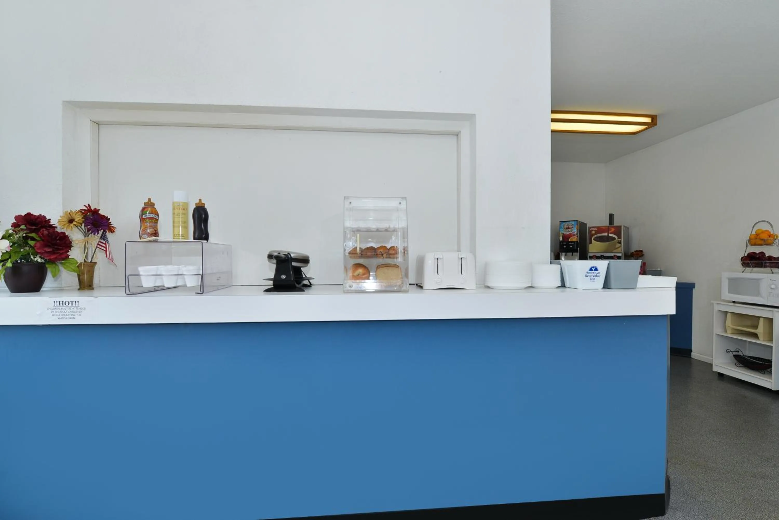 Food in Americas Best Value Inn Mackinaw City