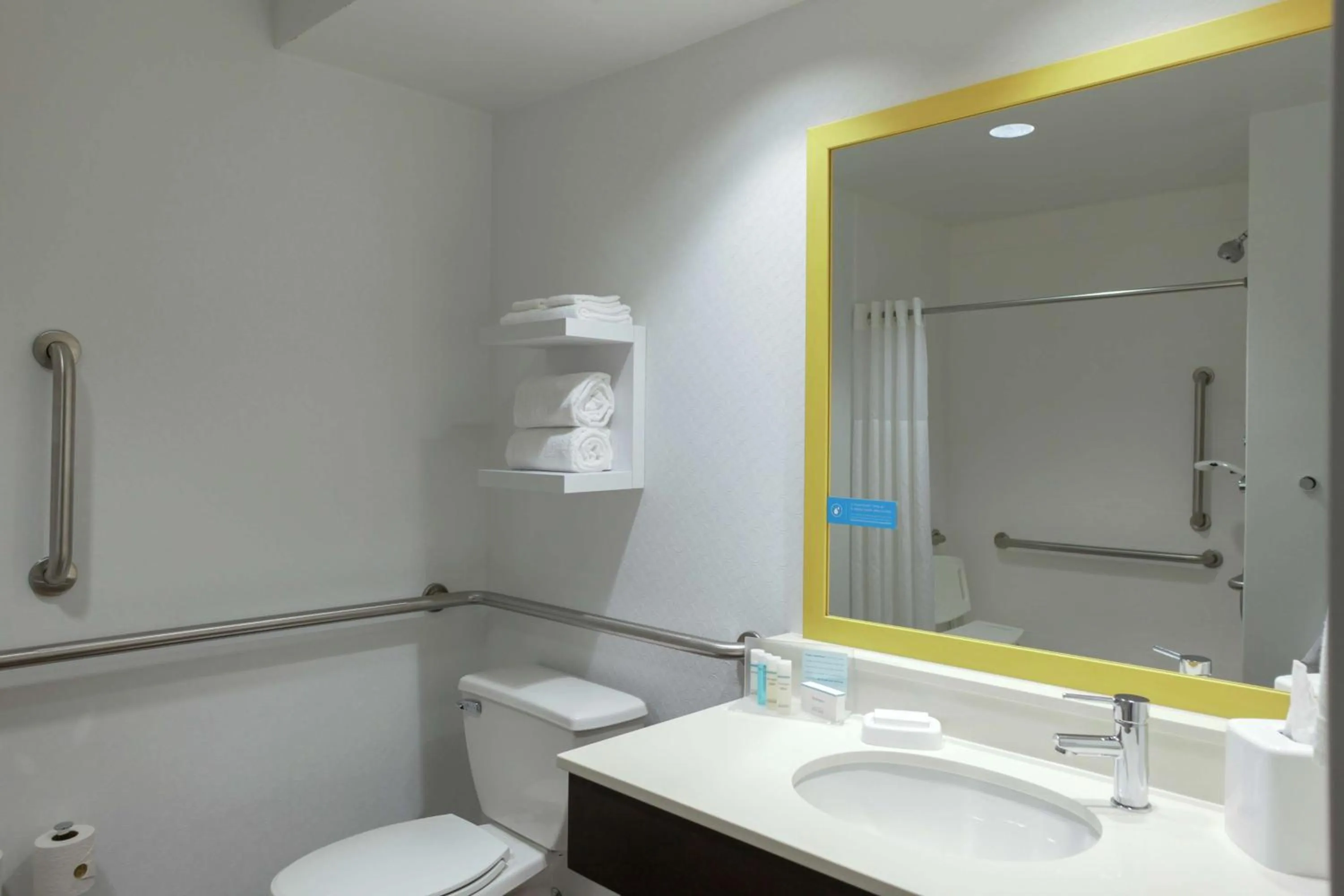 Bathroom in Hampton Inn Jasper