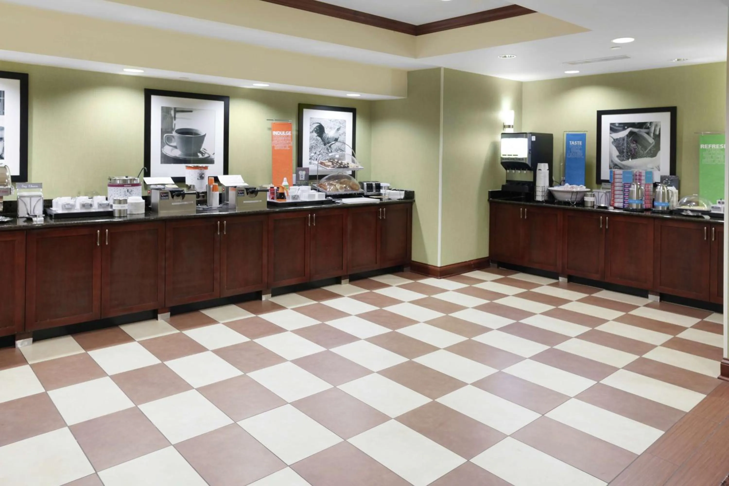 Dining area in Hampton Inn Jasper