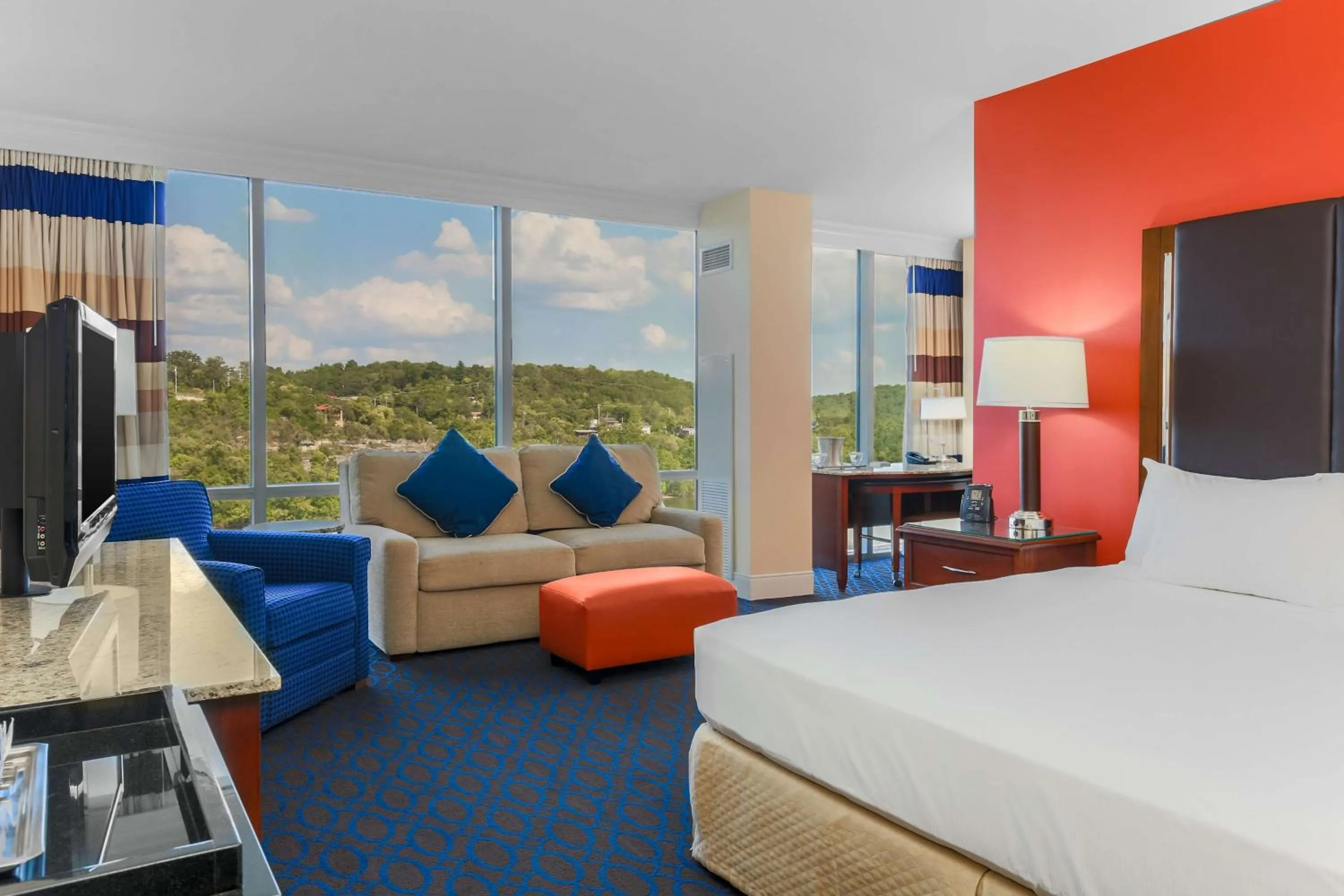 Living room, Bed in Hilton Branson Convention Center