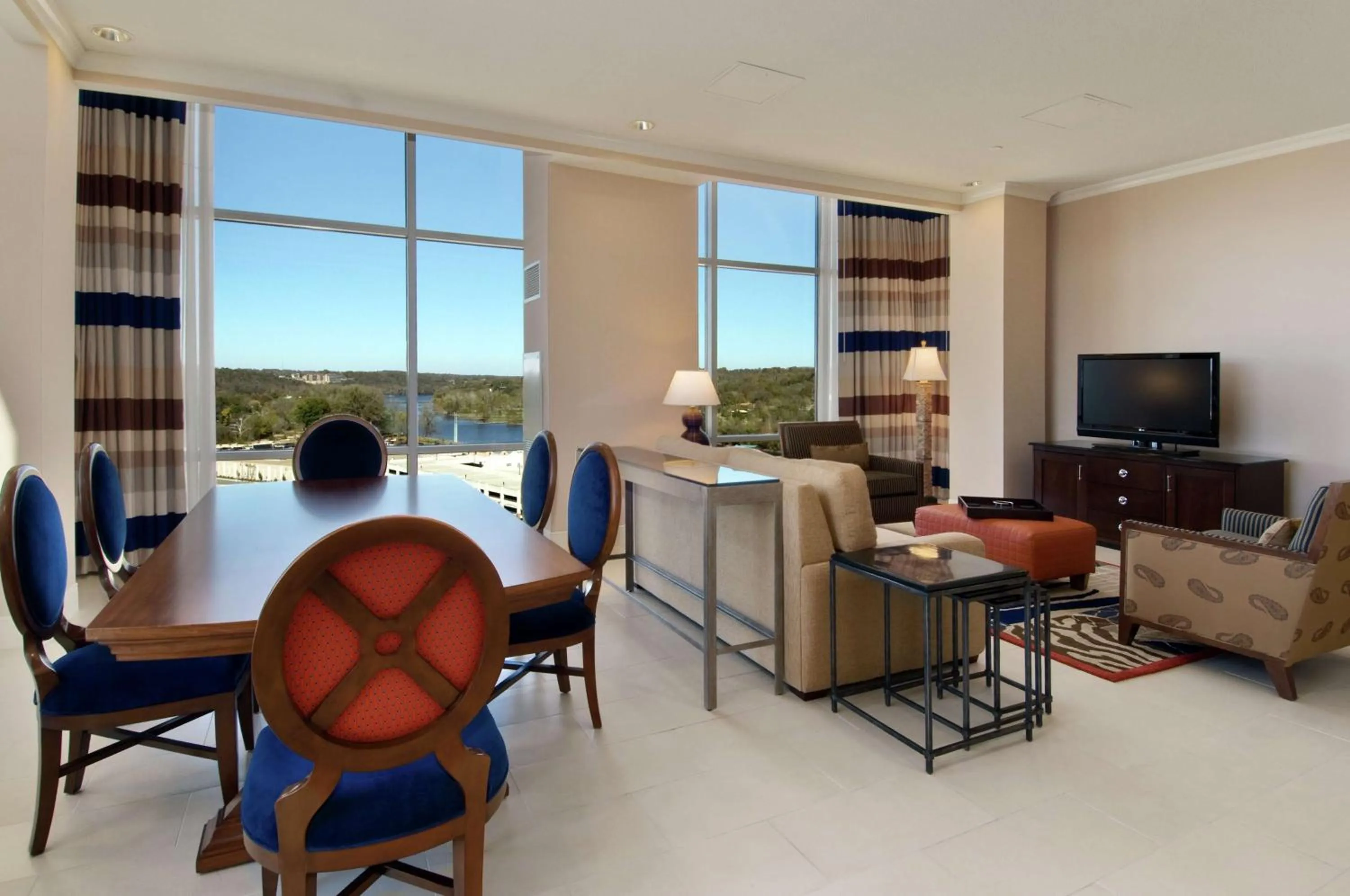 Living room in Hilton Branson Convention Center