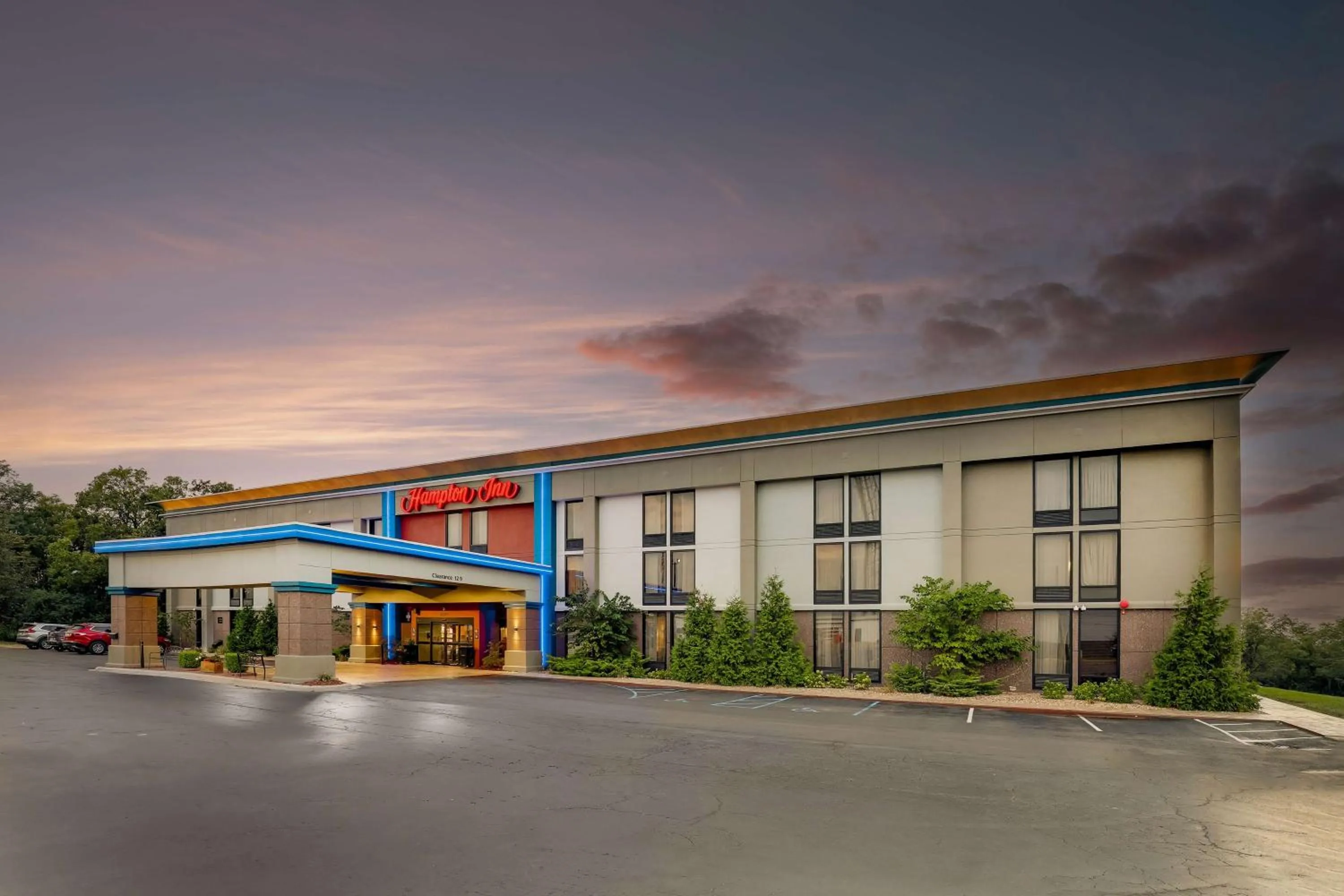 Property building in Hampton Inn Rolla