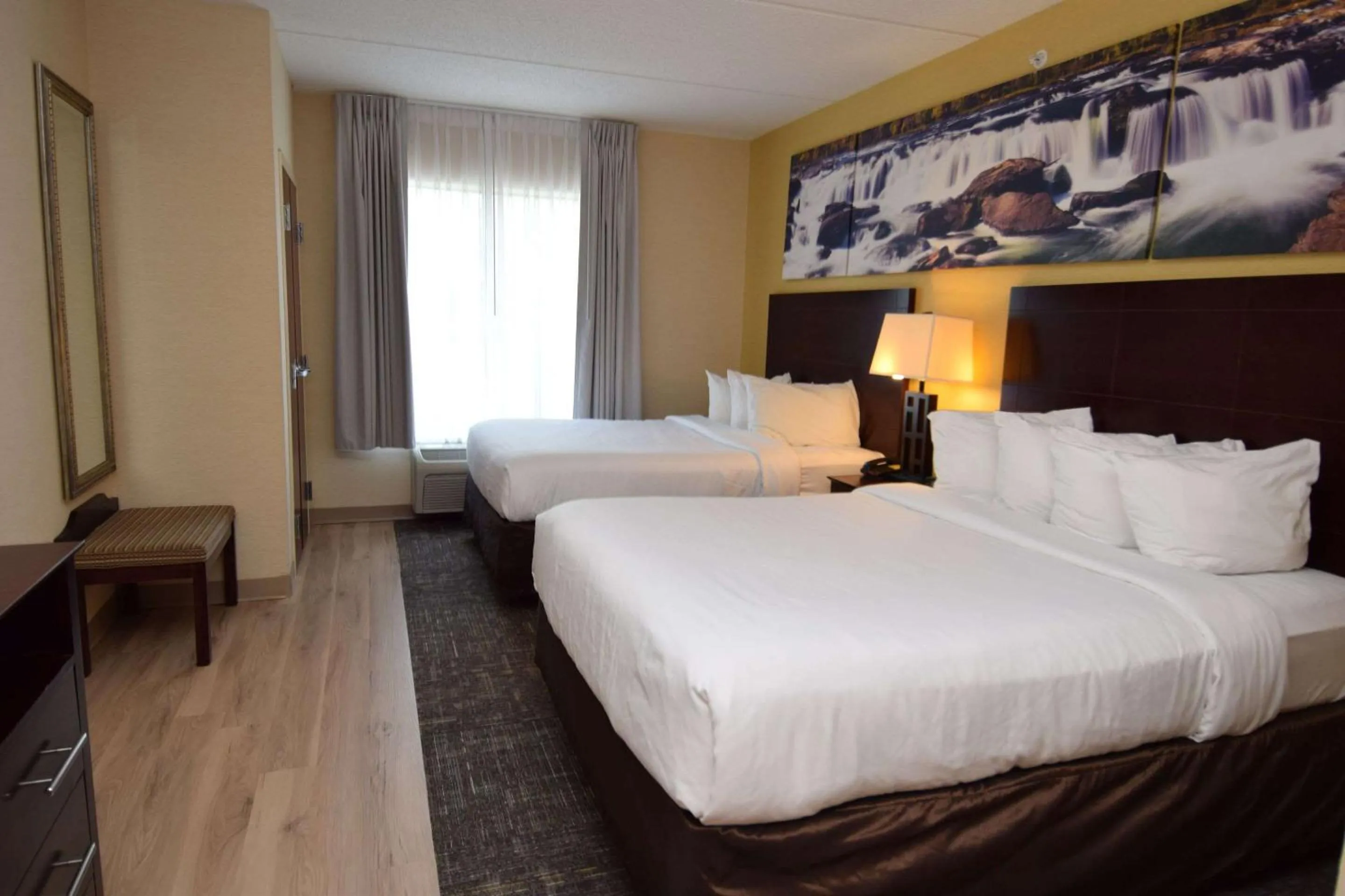 Bedroom, Bed in Cicero Grand - Syracuse North