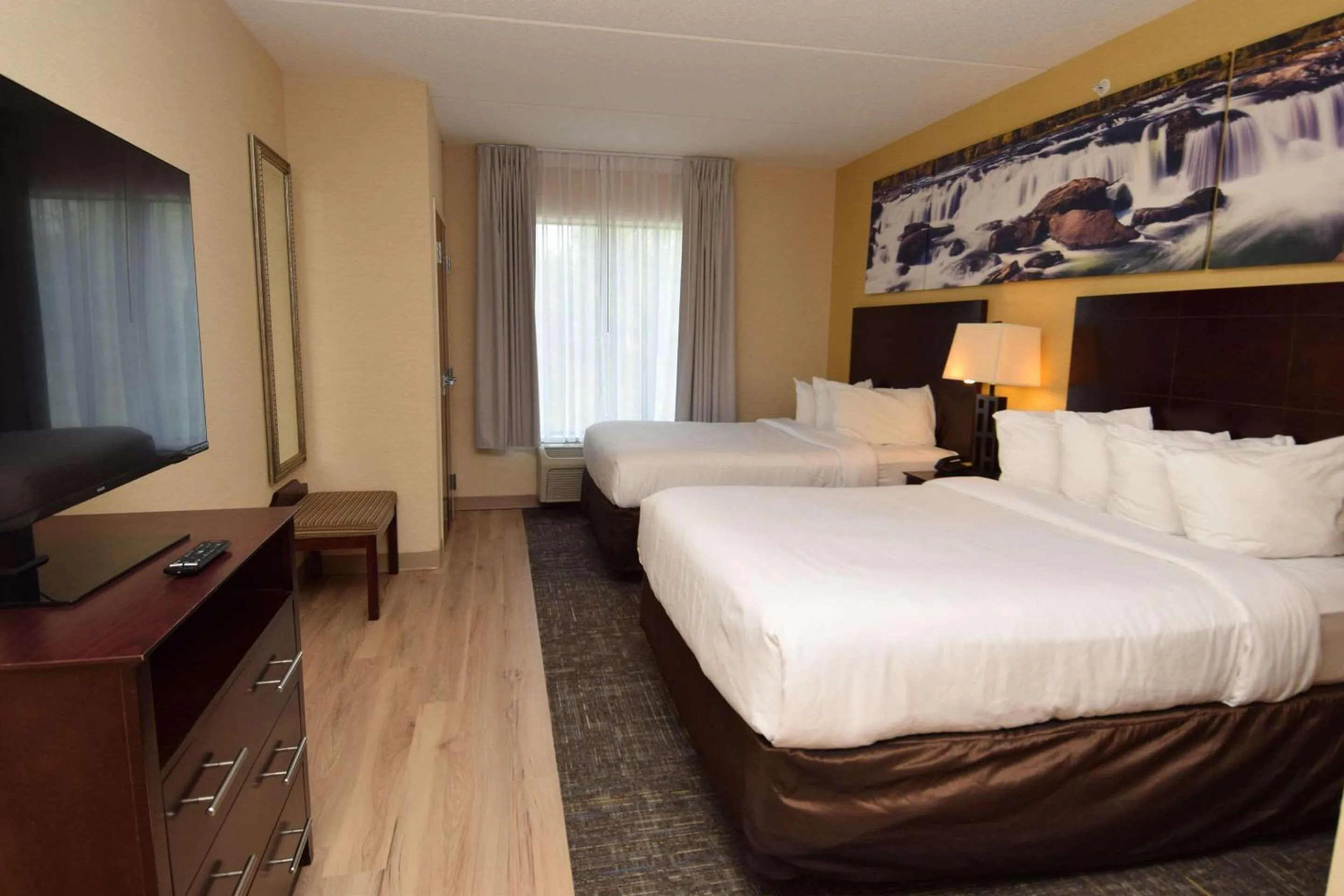 Bedroom, Bed in Cicero Grand - Syracuse North