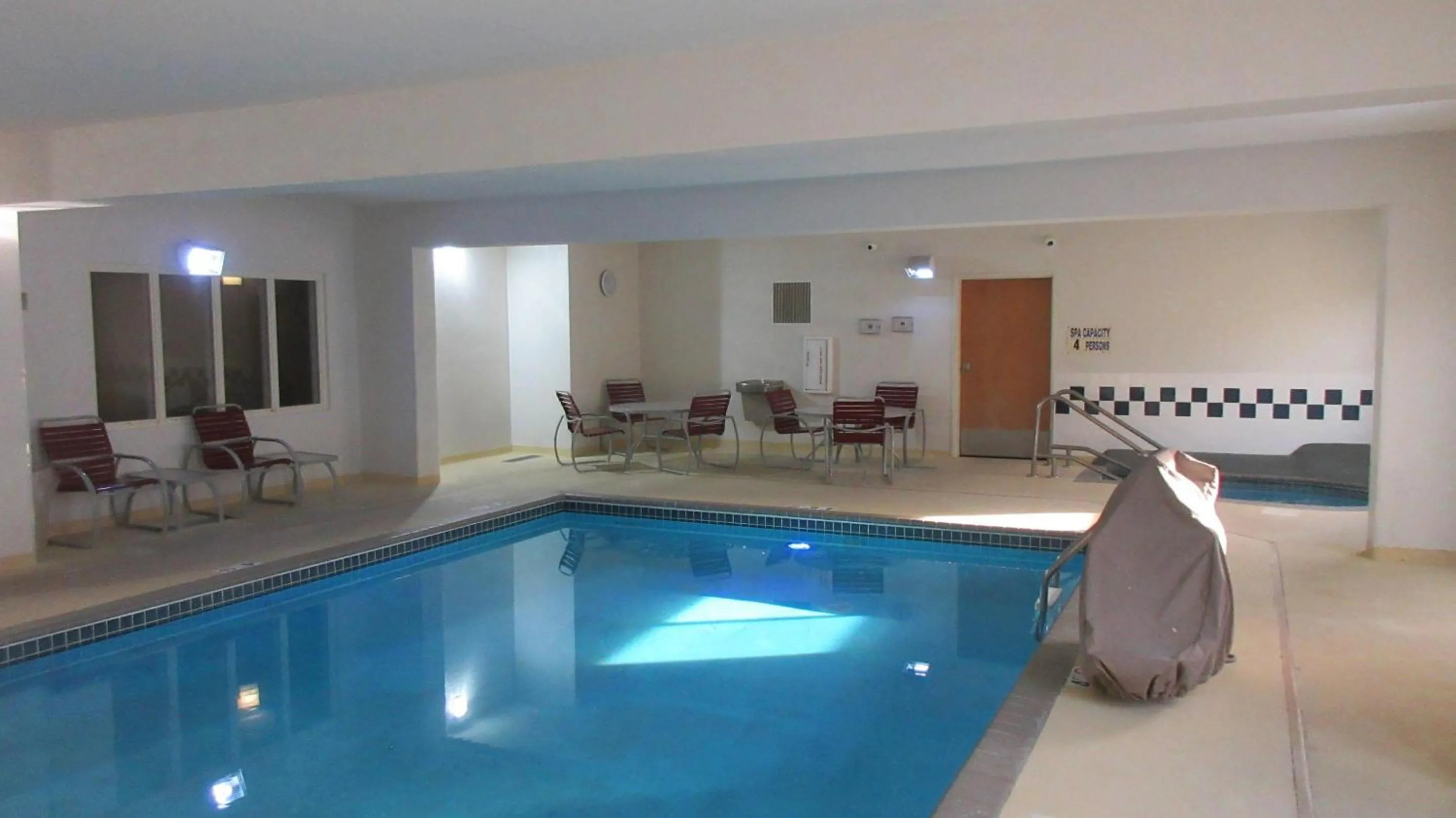 Swimming pool in Comfort Inn & Suites Rochester South Mayo Clinic
