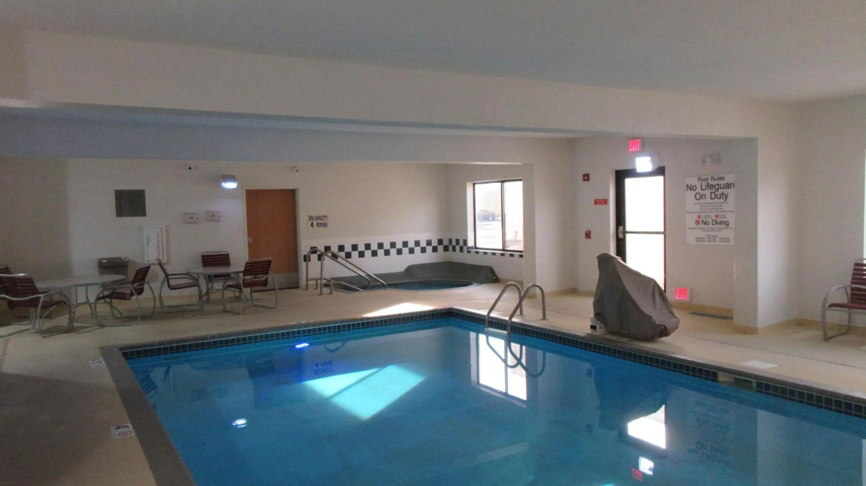 Swimming pool in Comfort Inn & Suites Rochester South Mayo Clinic