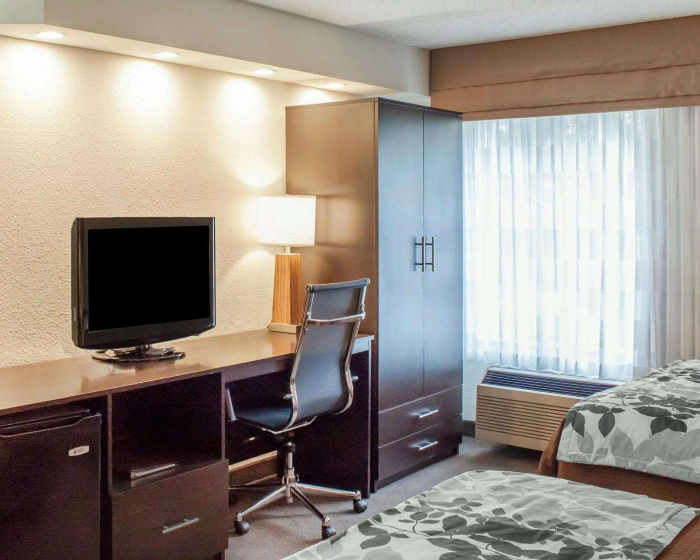 Photo of the whole room, Bed in Sleep Inn North Charleston Ashley Phosphate