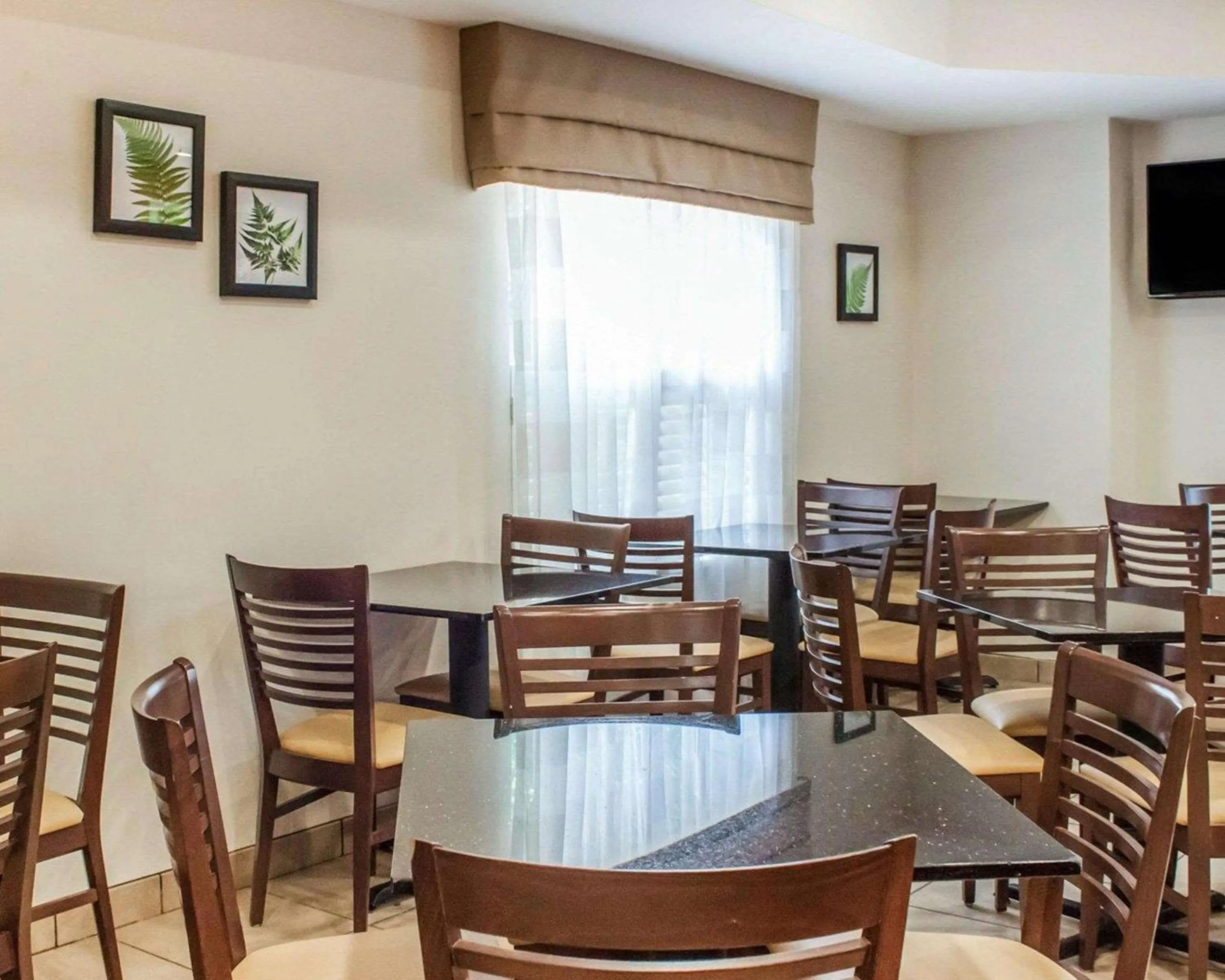 Restaurant/places to eat in Sleep Inn North Charleston Ashley Phosphate