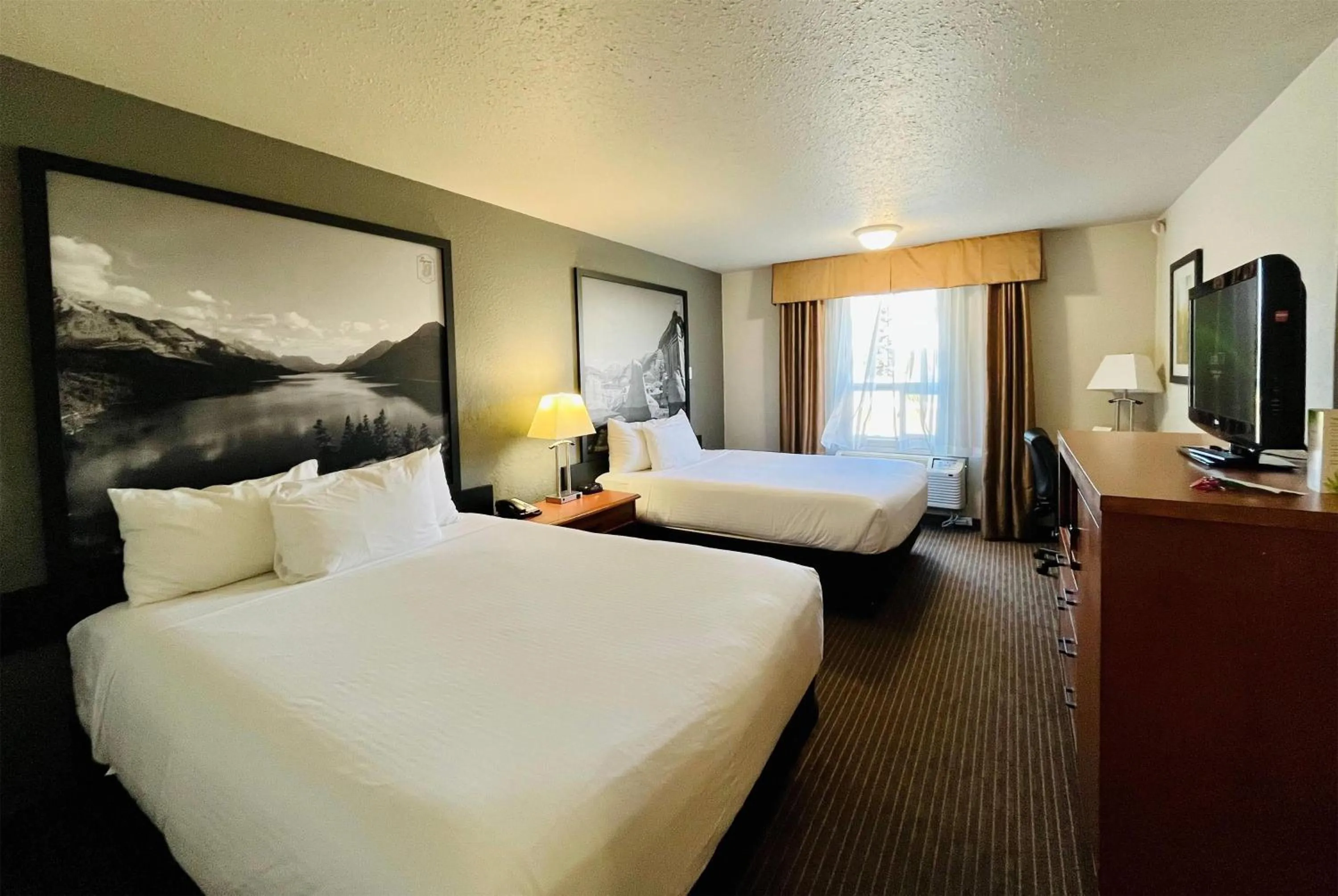 Photo of the whole room, Bed in Super 8 by Wyndham Grande Prairie