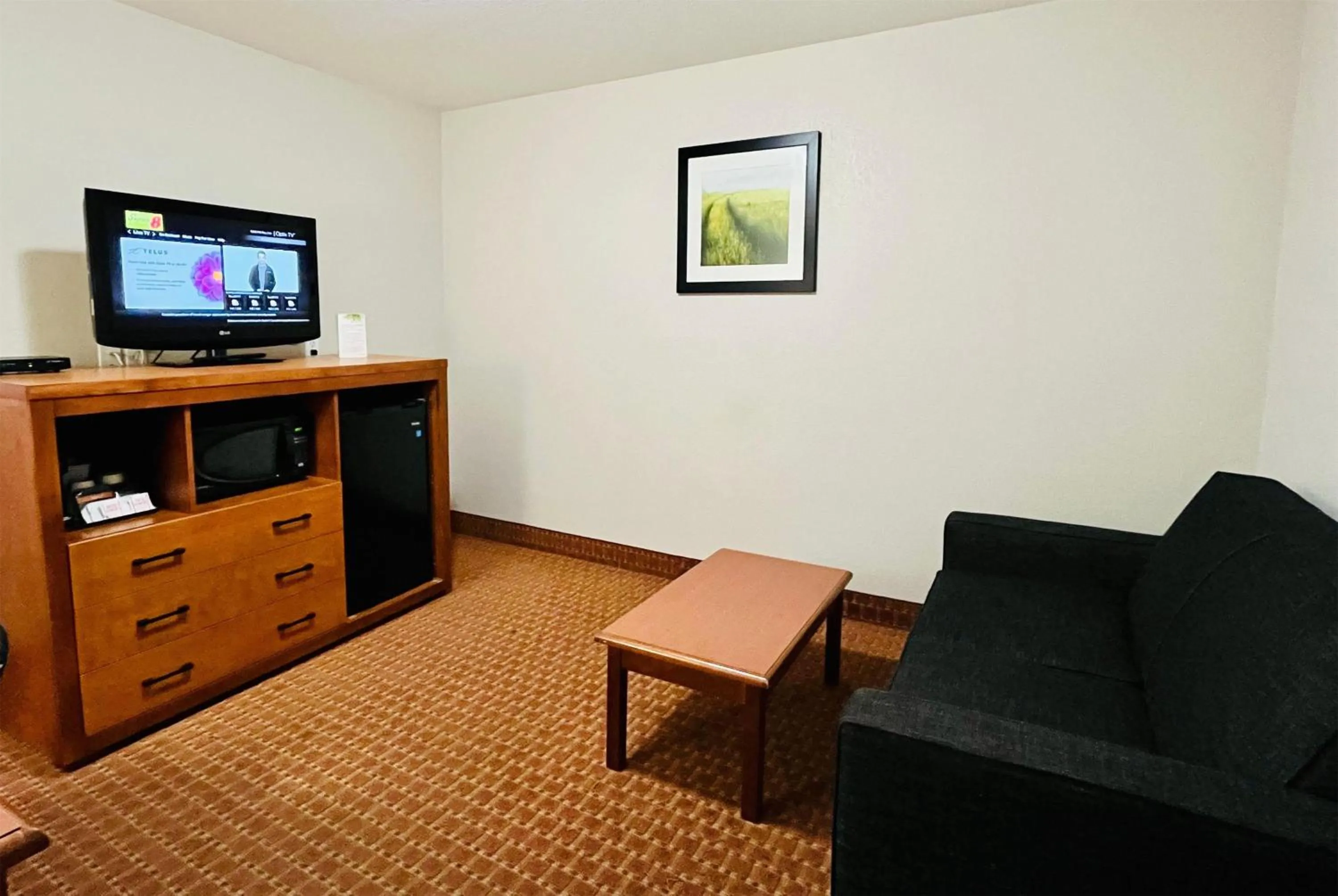 Photo of the whole room in Super 8 by Wyndham Grande Prairie