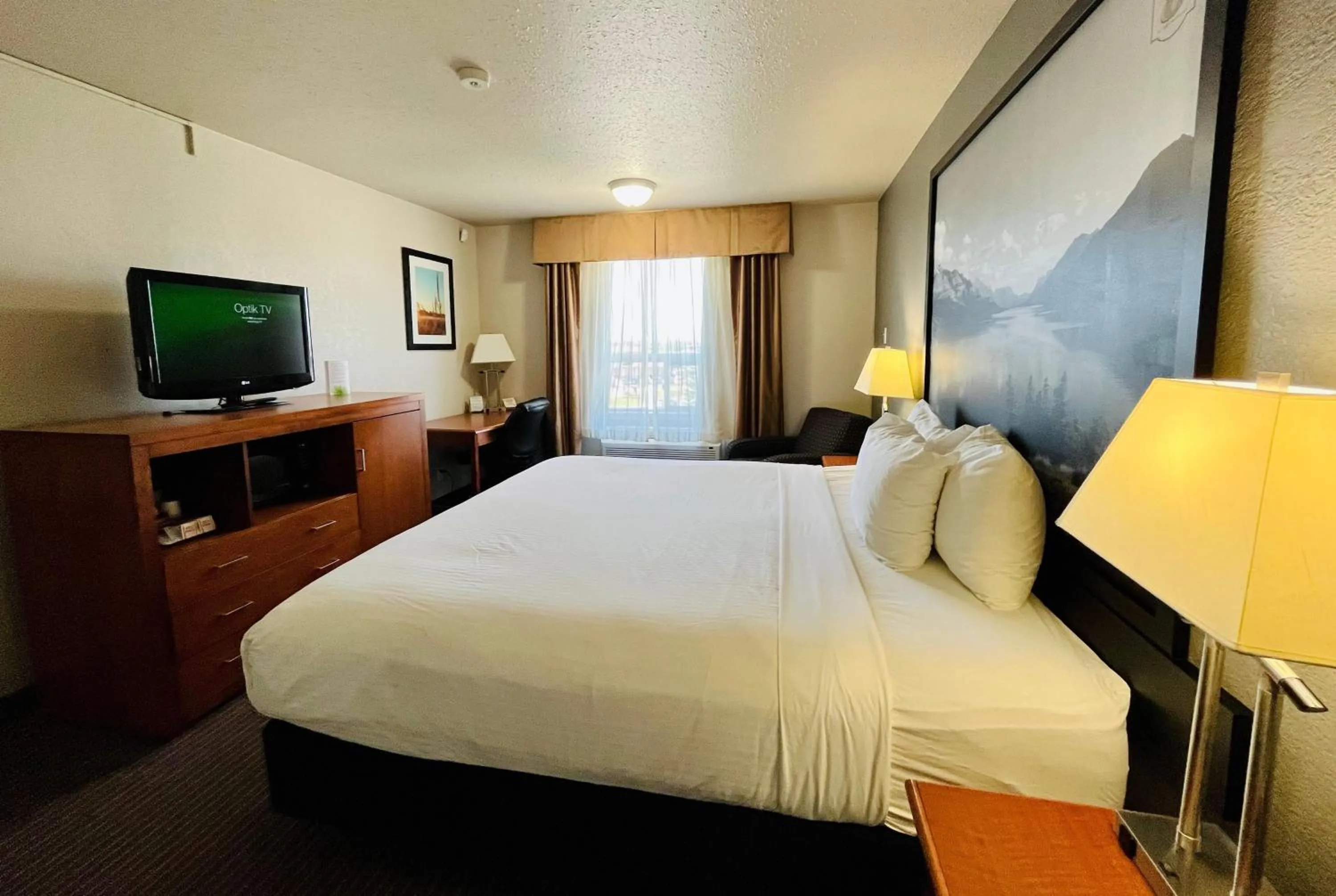 Photo of the whole room, Bed in Super 8 by Wyndham Grande Prairie