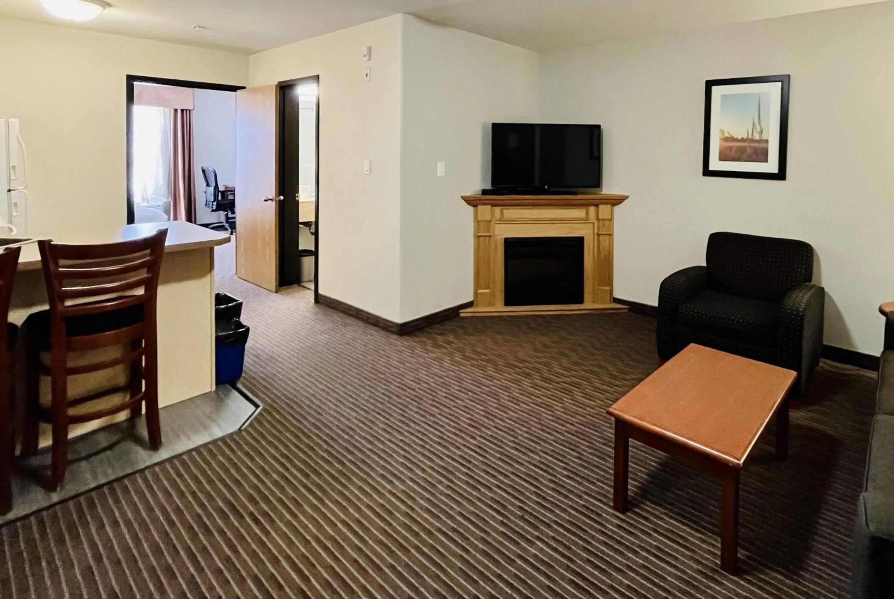 Photo of the whole room in Super 8 by Wyndham Grande Prairie