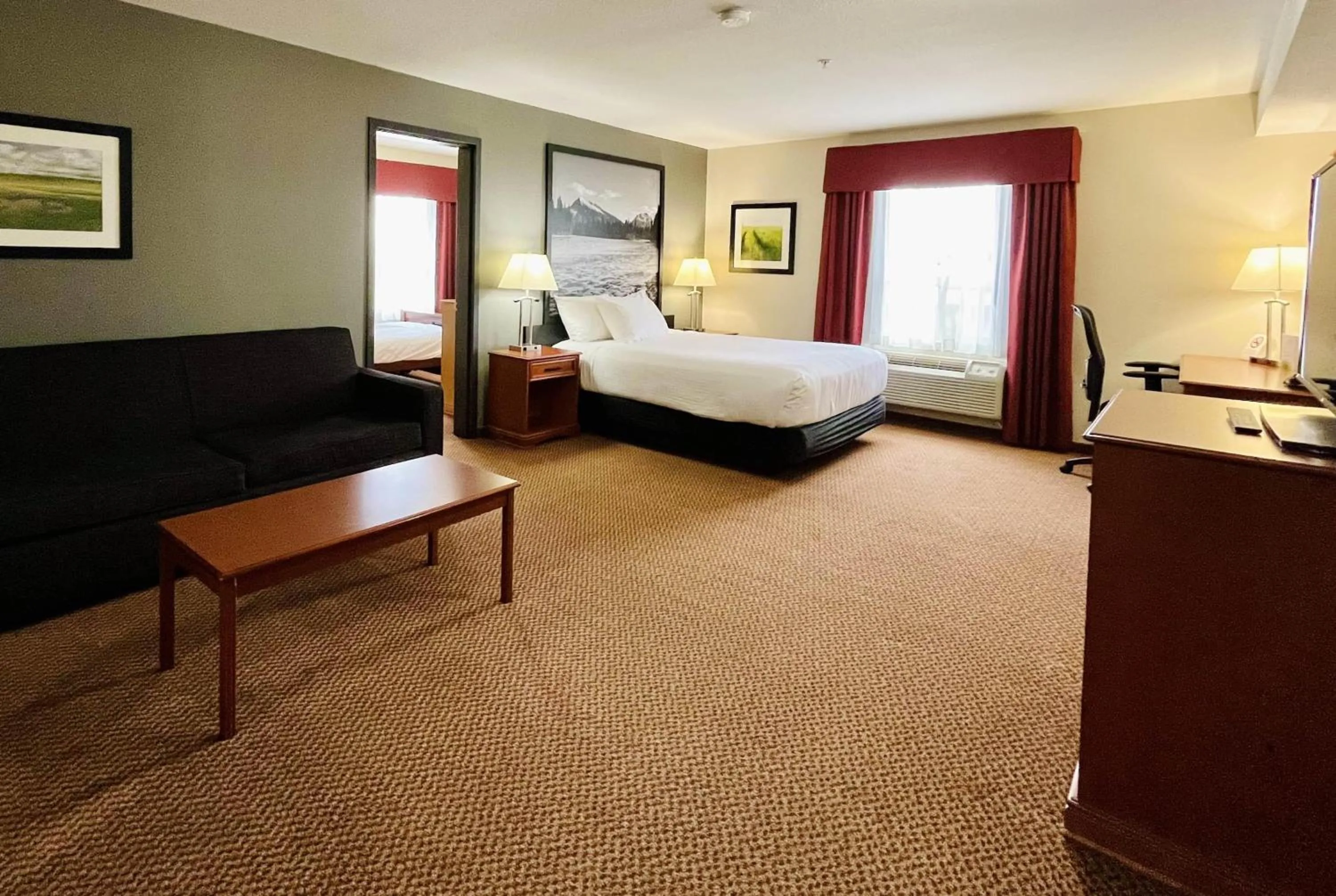 Photo of the whole room, Bed in Super 8 by Wyndham Grande Prairie