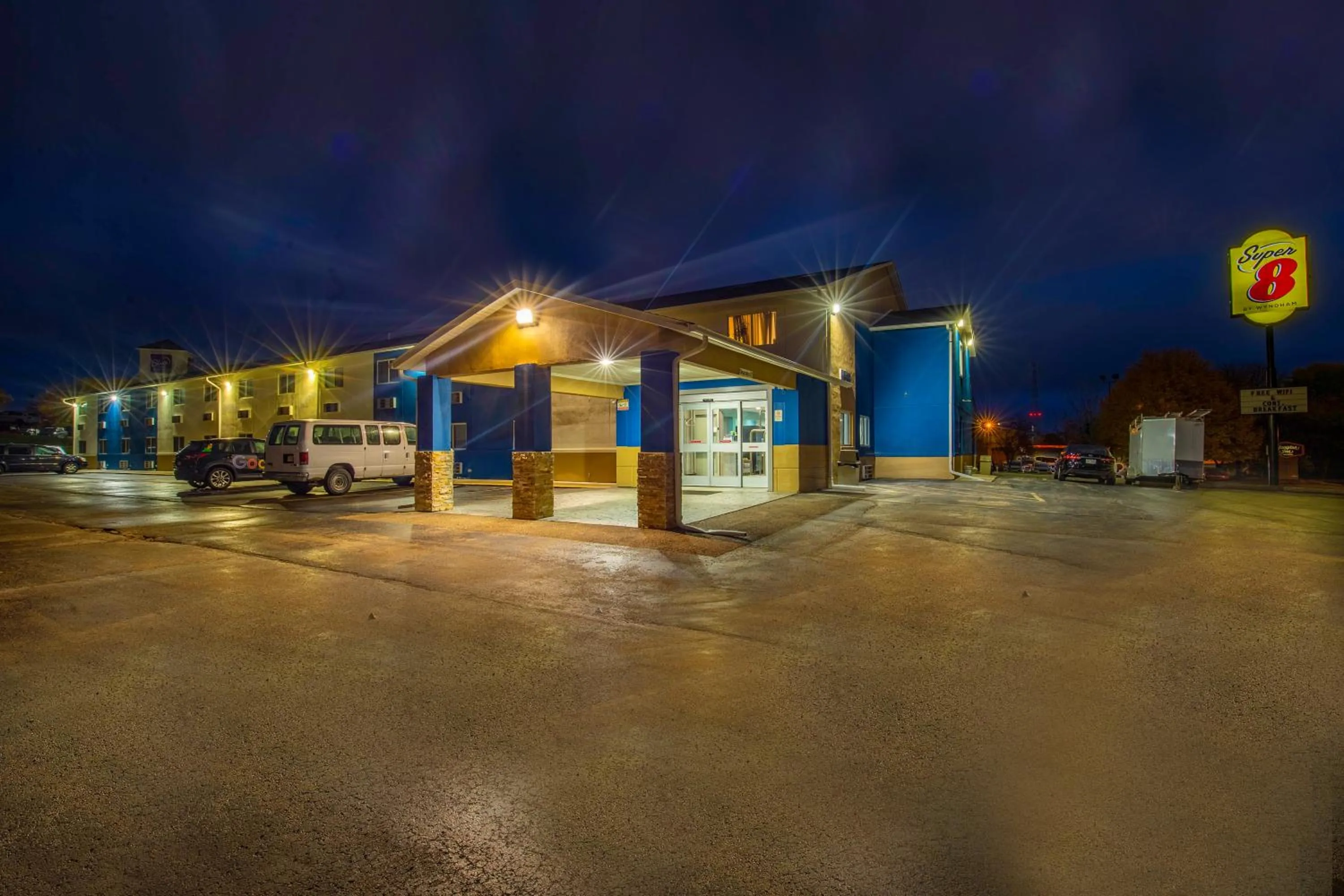 Super 8 by Wyndham Rockford I-90 Casino District