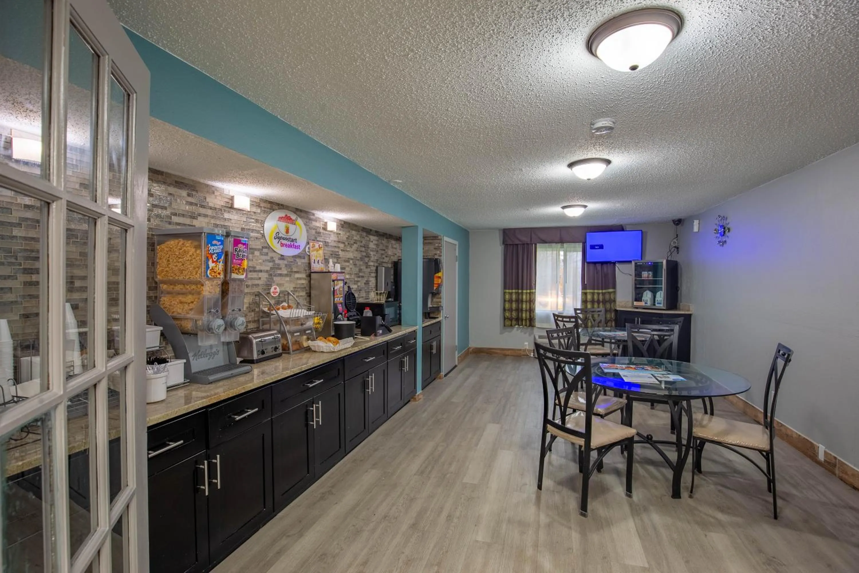 Super 8 by Wyndham Rockford I-90 Casino District