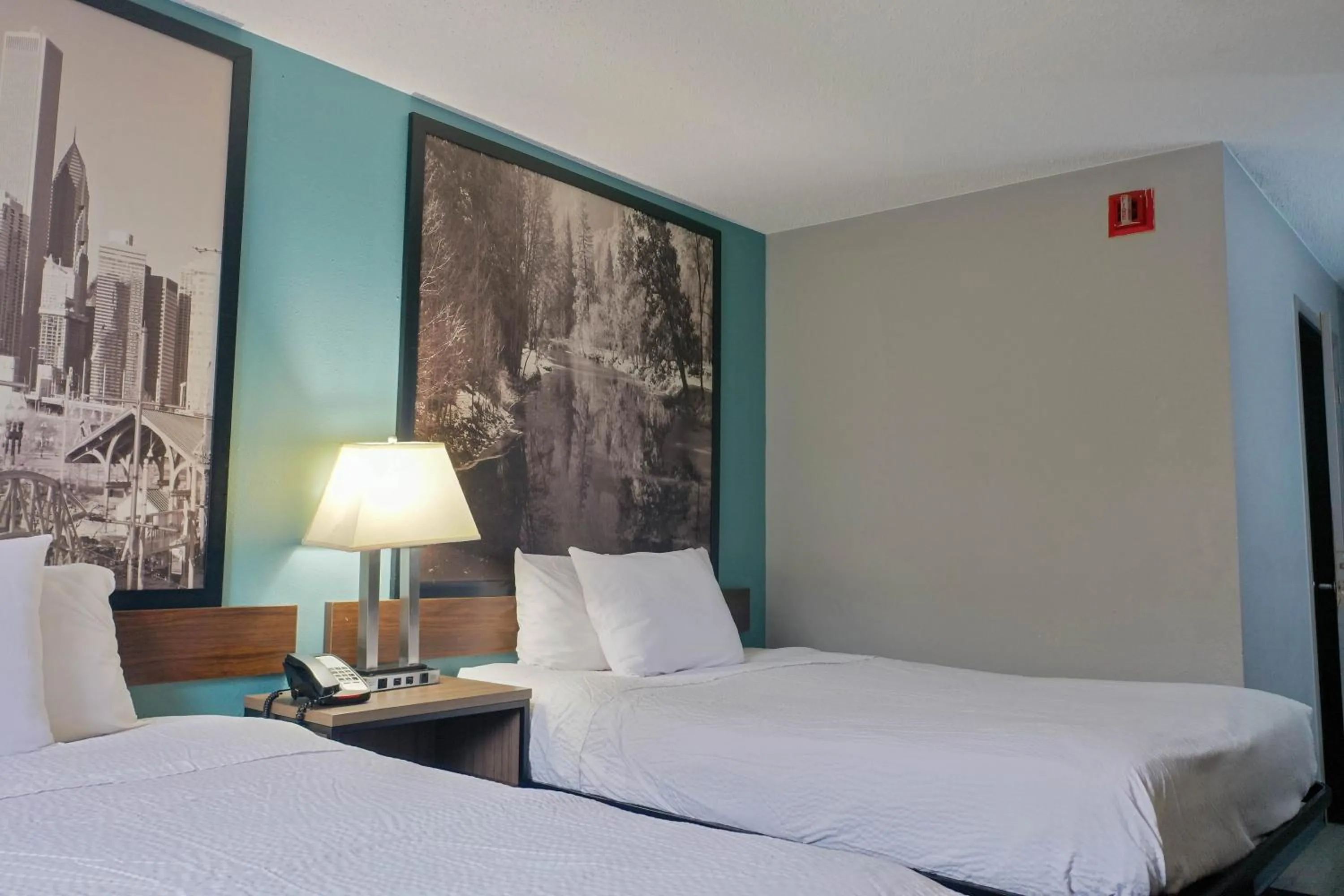 Bed in Super 8 by Wyndham Rockford I-90 Casino District