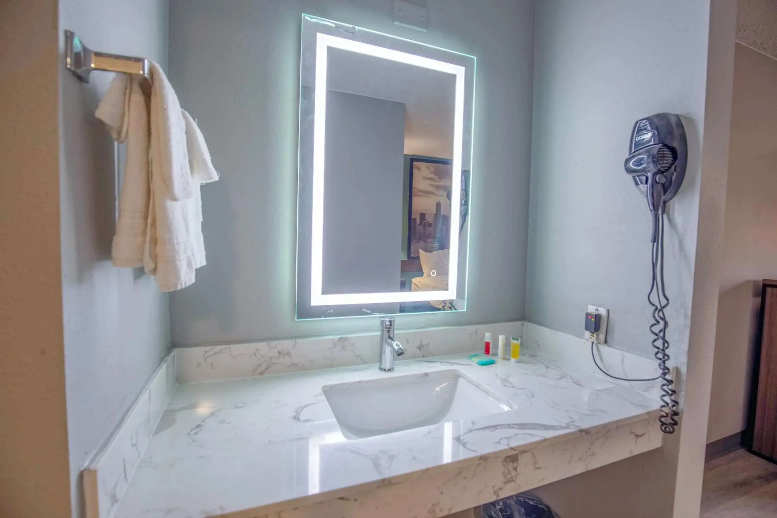 Queen Room - Mobility Access/Non-Smoking in Super 8 by Wyndham Rockford I-90 Casino District Queen Room - Mobility Access/Non-Smoking in Super 8 by Wyndham Rockford I-90 Casino District