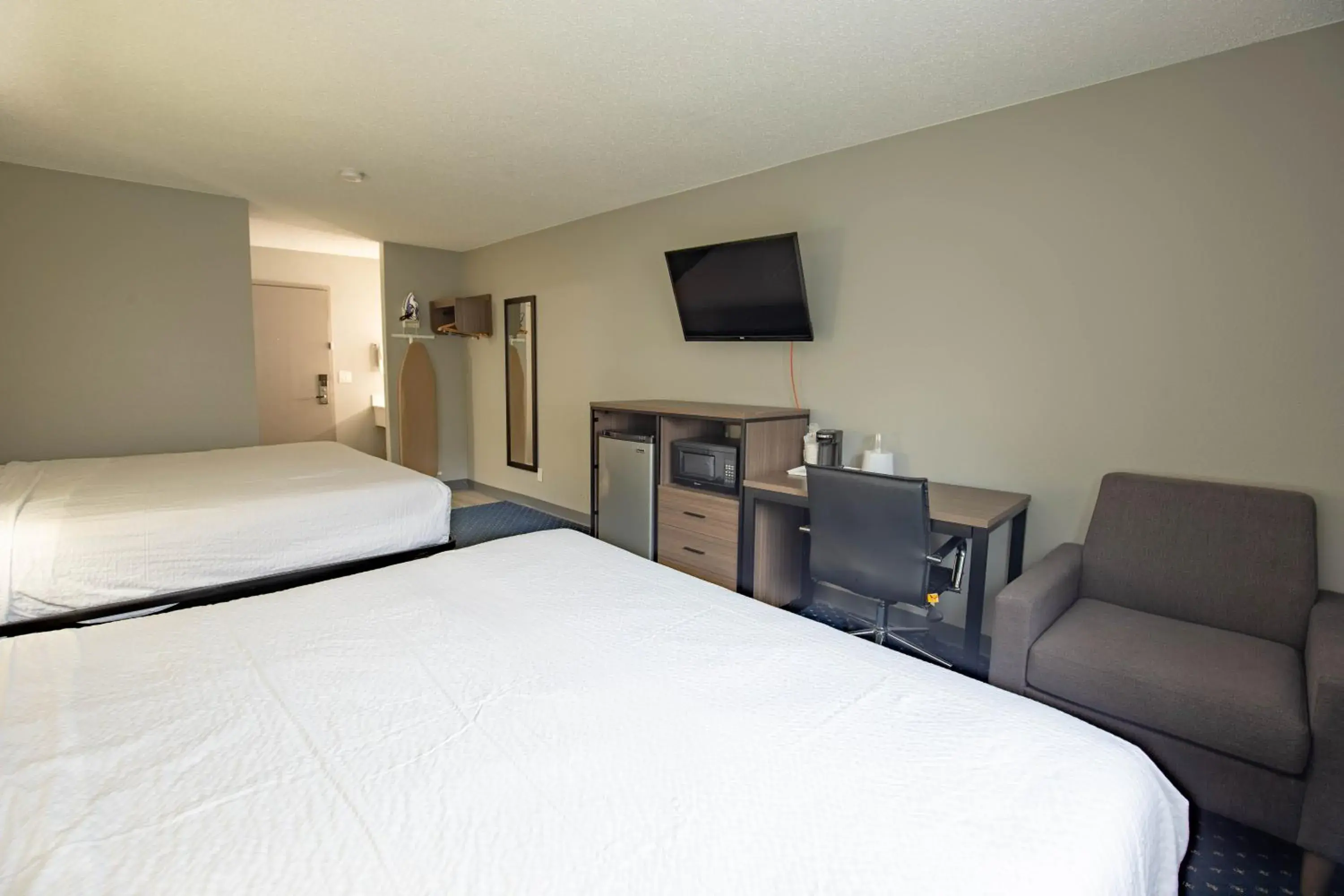 Bed in Super 8 by Wyndham Rockford I-90 Casino District Bed in Super 8 by Wyndham Rockford I-90 Casino District