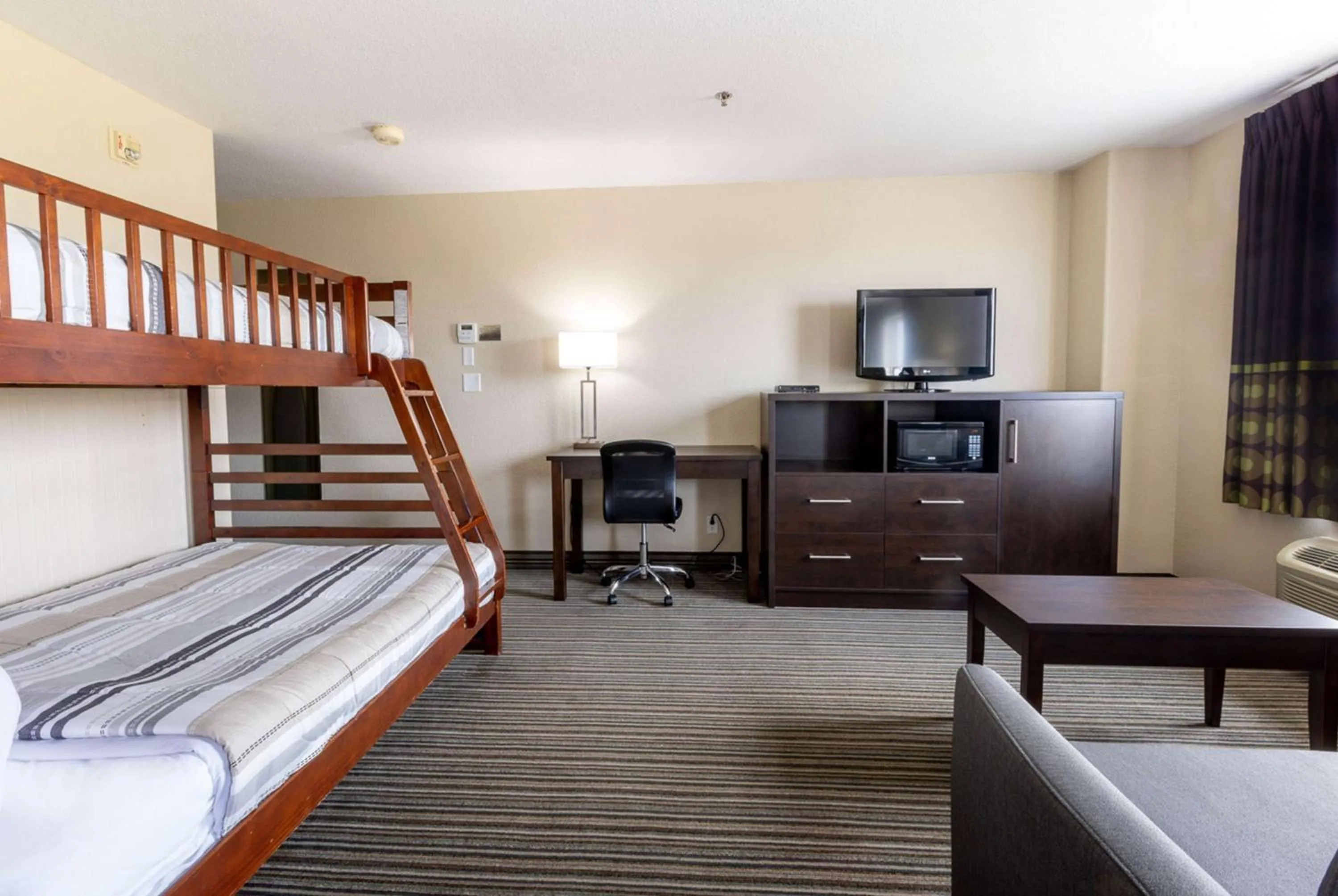Photo of the whole room, Bed in Super 8 by Wyndham Truro NS
