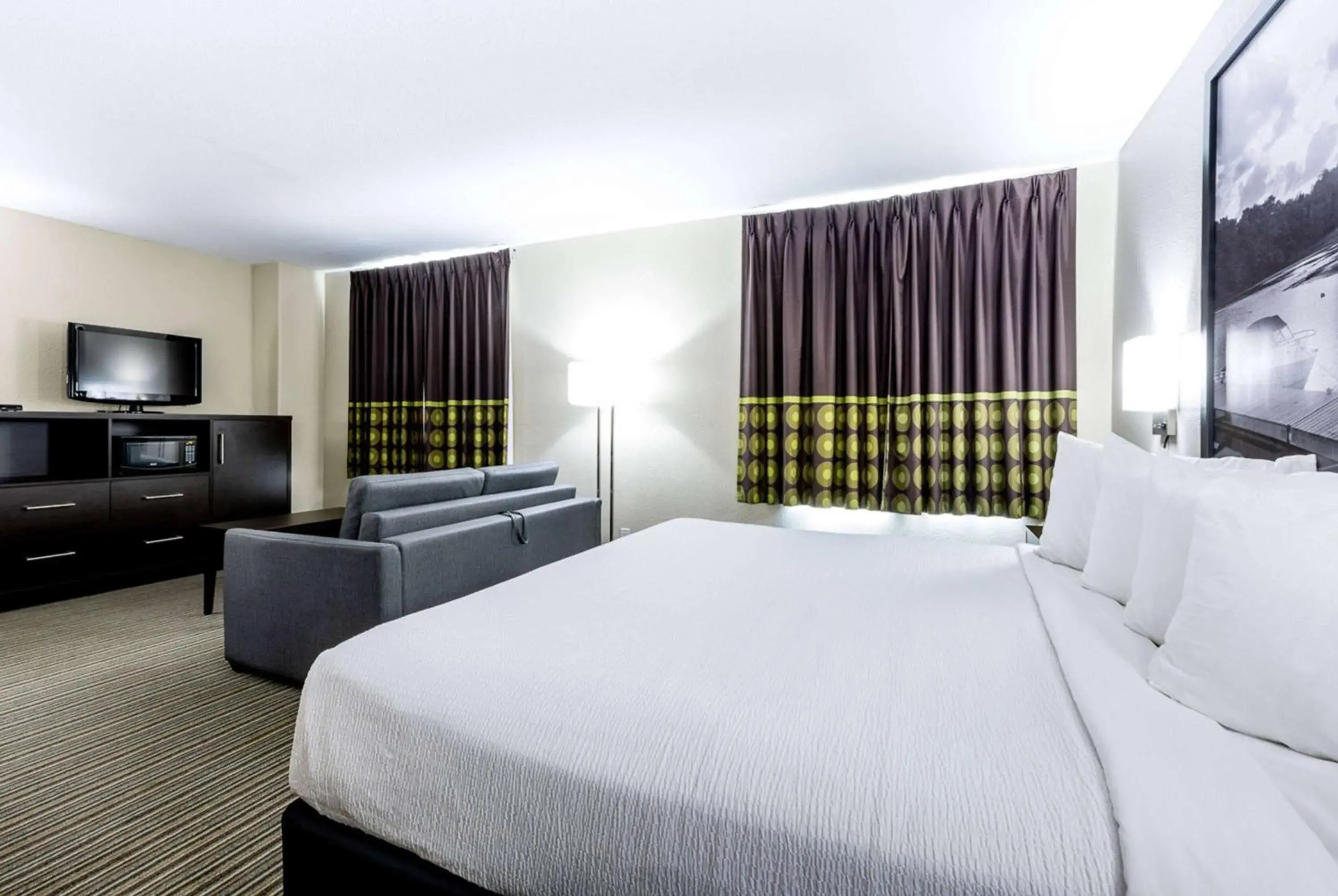 Photo of the whole room, Bed in Super 8 by Wyndham Truro NS Photo of the whole room, Bed in Super 8 by Wyndham Truro NS