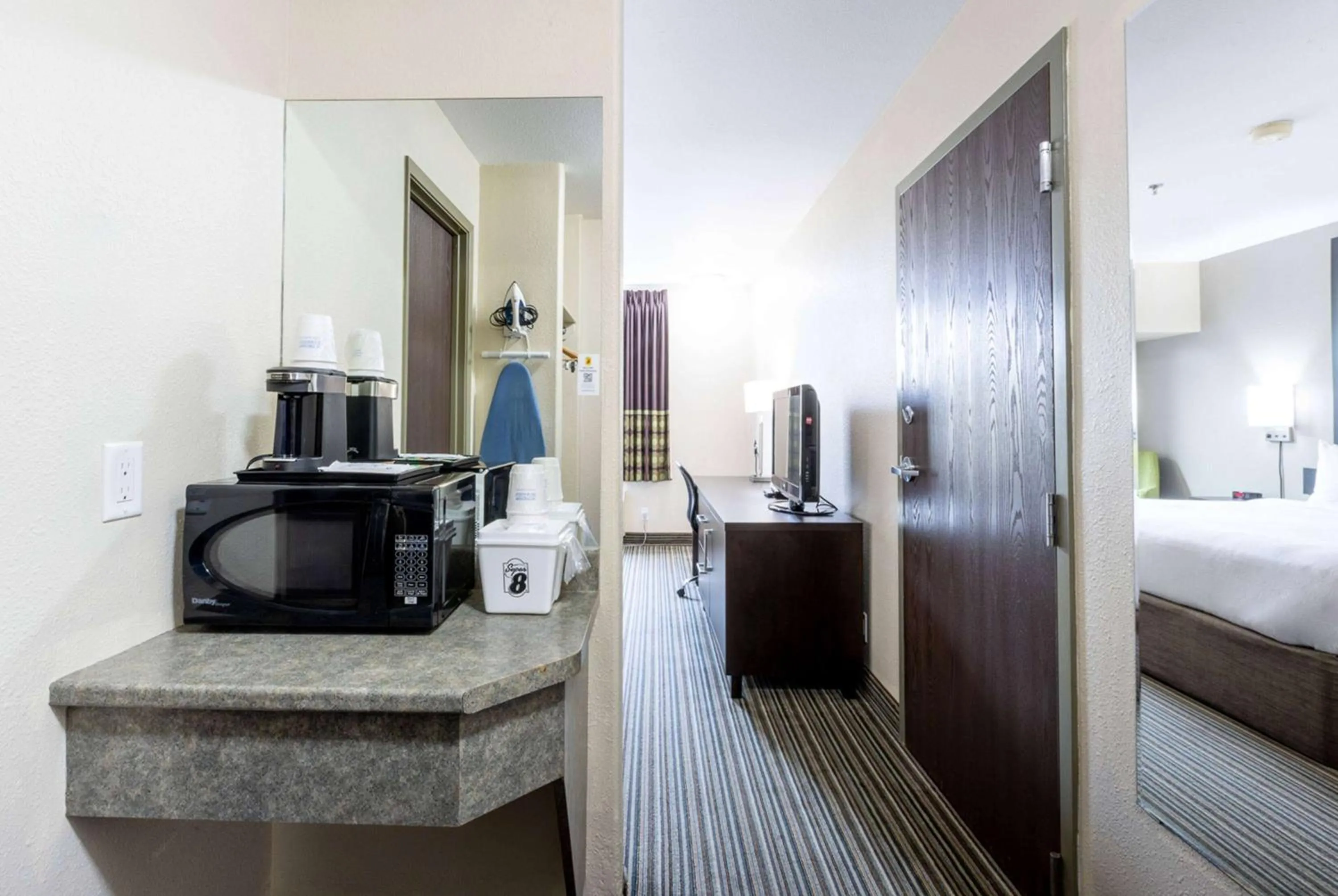 Photo of the whole room, Bed in Super 8 by Wyndham Truro NS