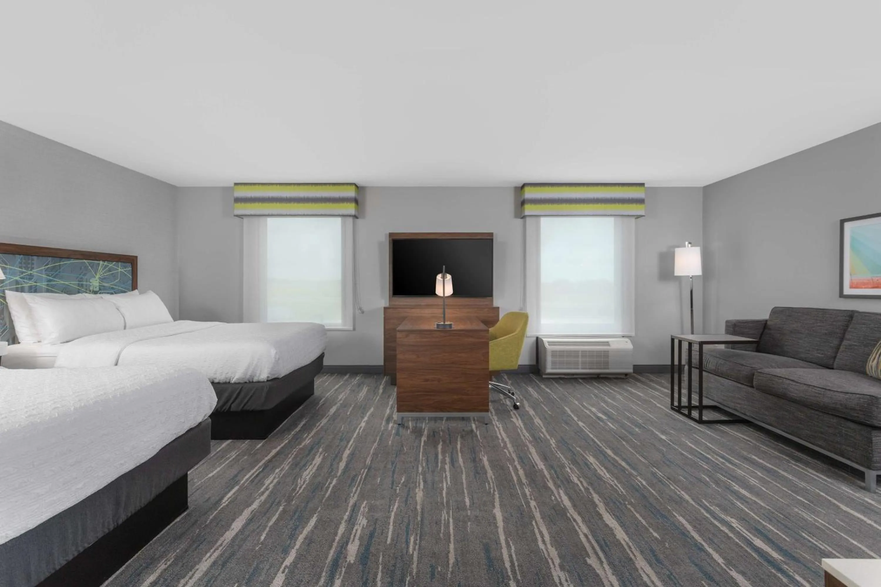Living room, Bed in Hampton Inn and Suites - Lincoln Northeast