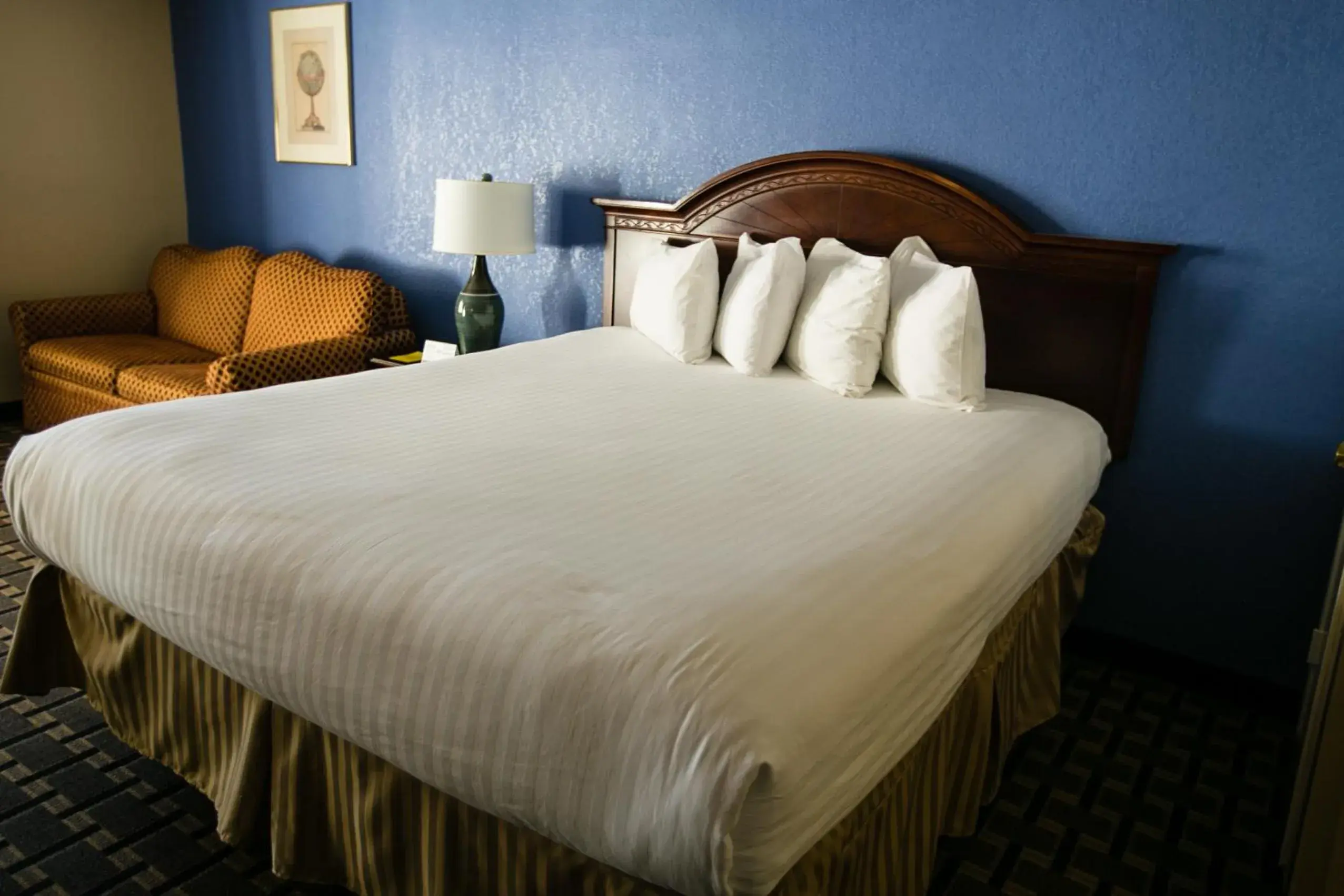 Bed in Anaheim Carriage Inn Bed in Anaheim Carriage Inn