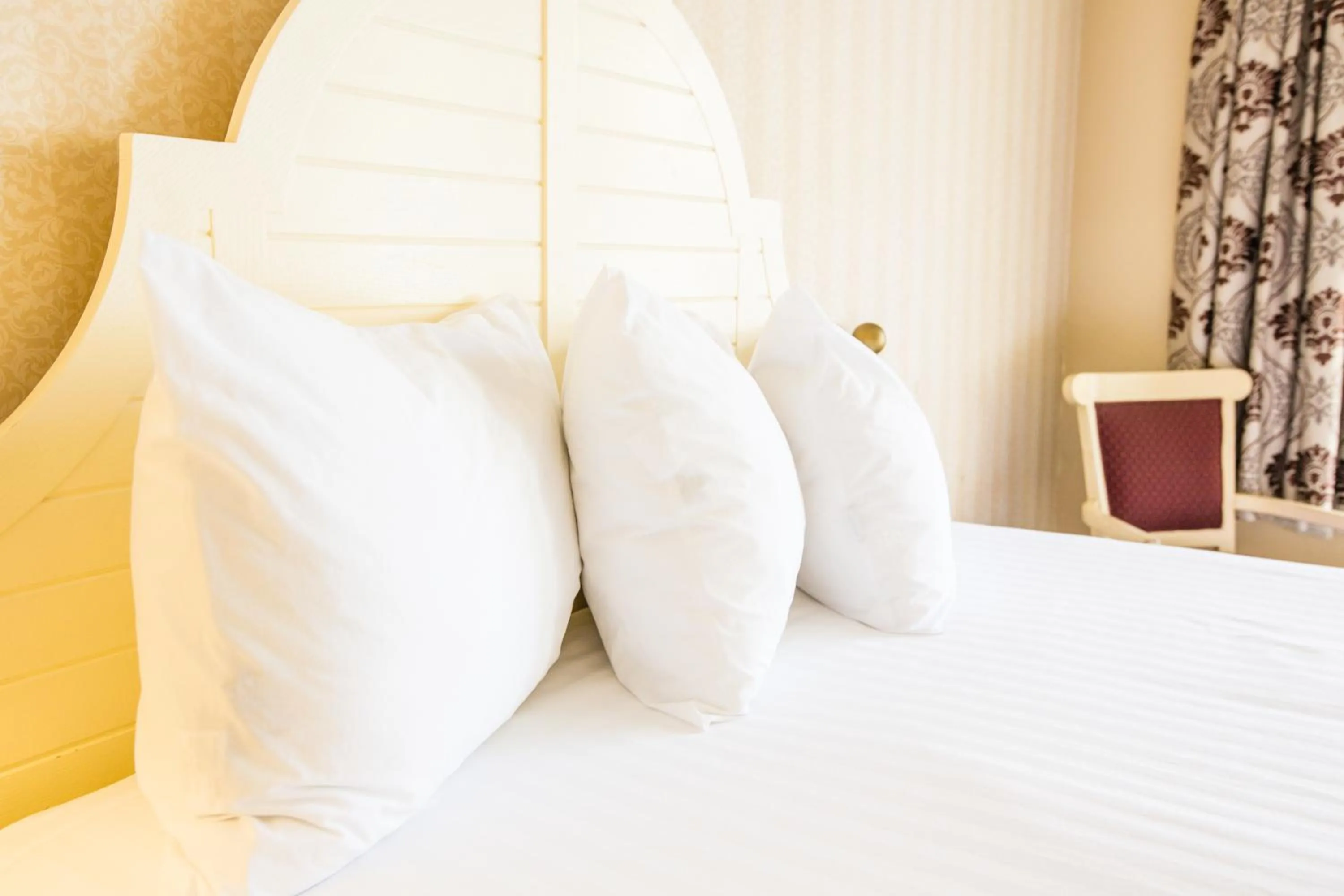 Bed in Anaheim Carriage Inn