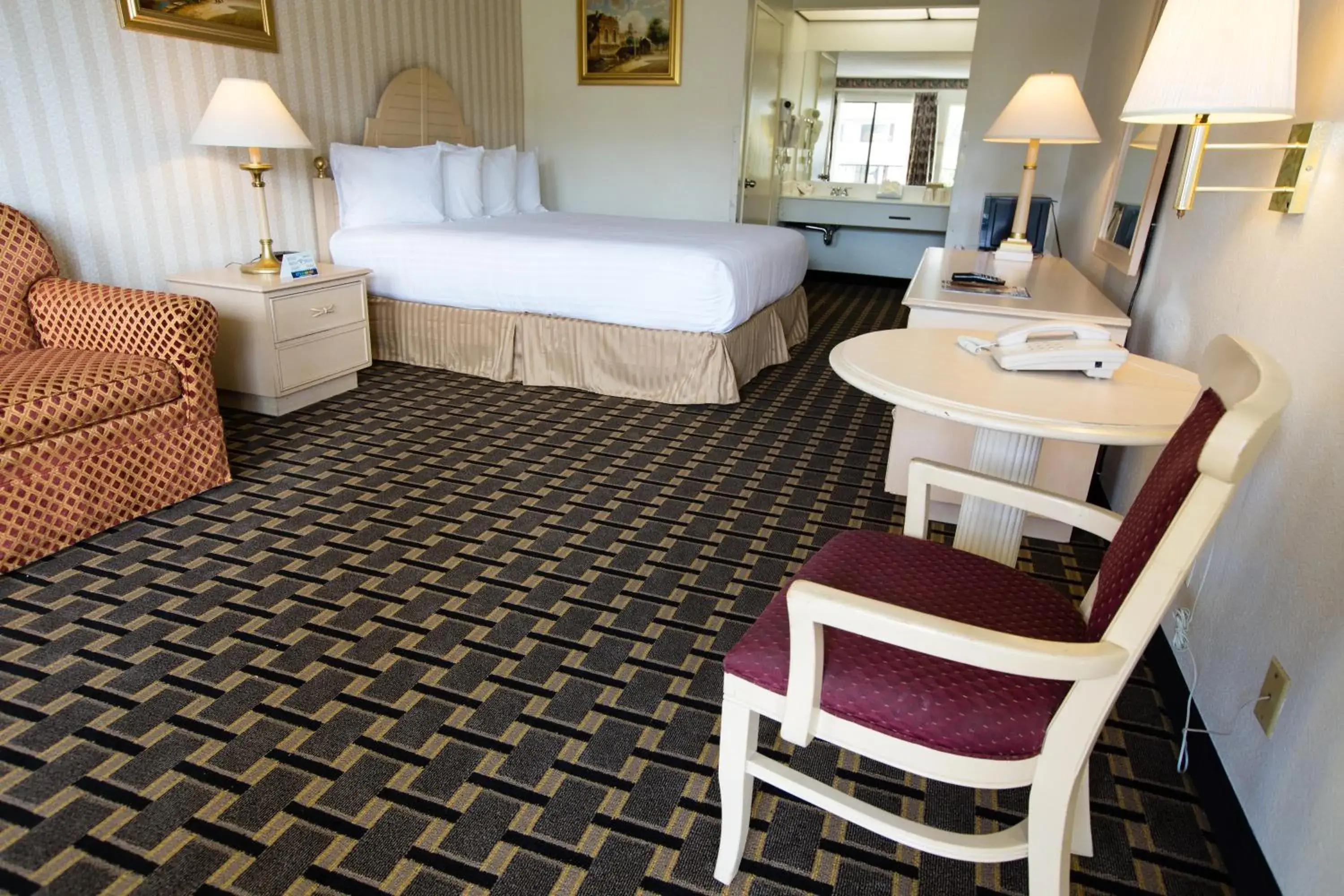 Bed in Anaheim Carriage Inn Bed in Anaheim Carriage Inn