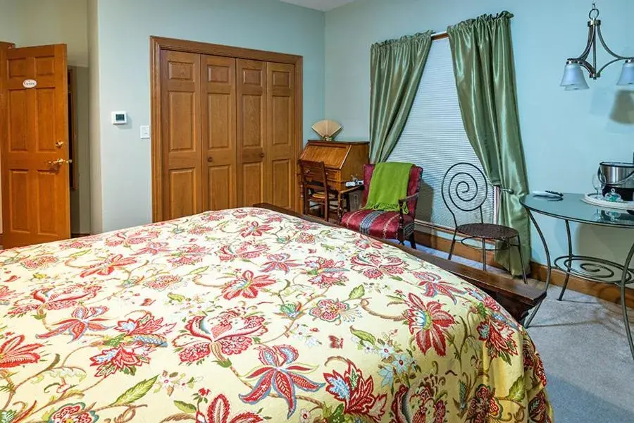 Queen Room in Scottish Bed & Breakfast Queen Room in Scottish Bed & Breakfast