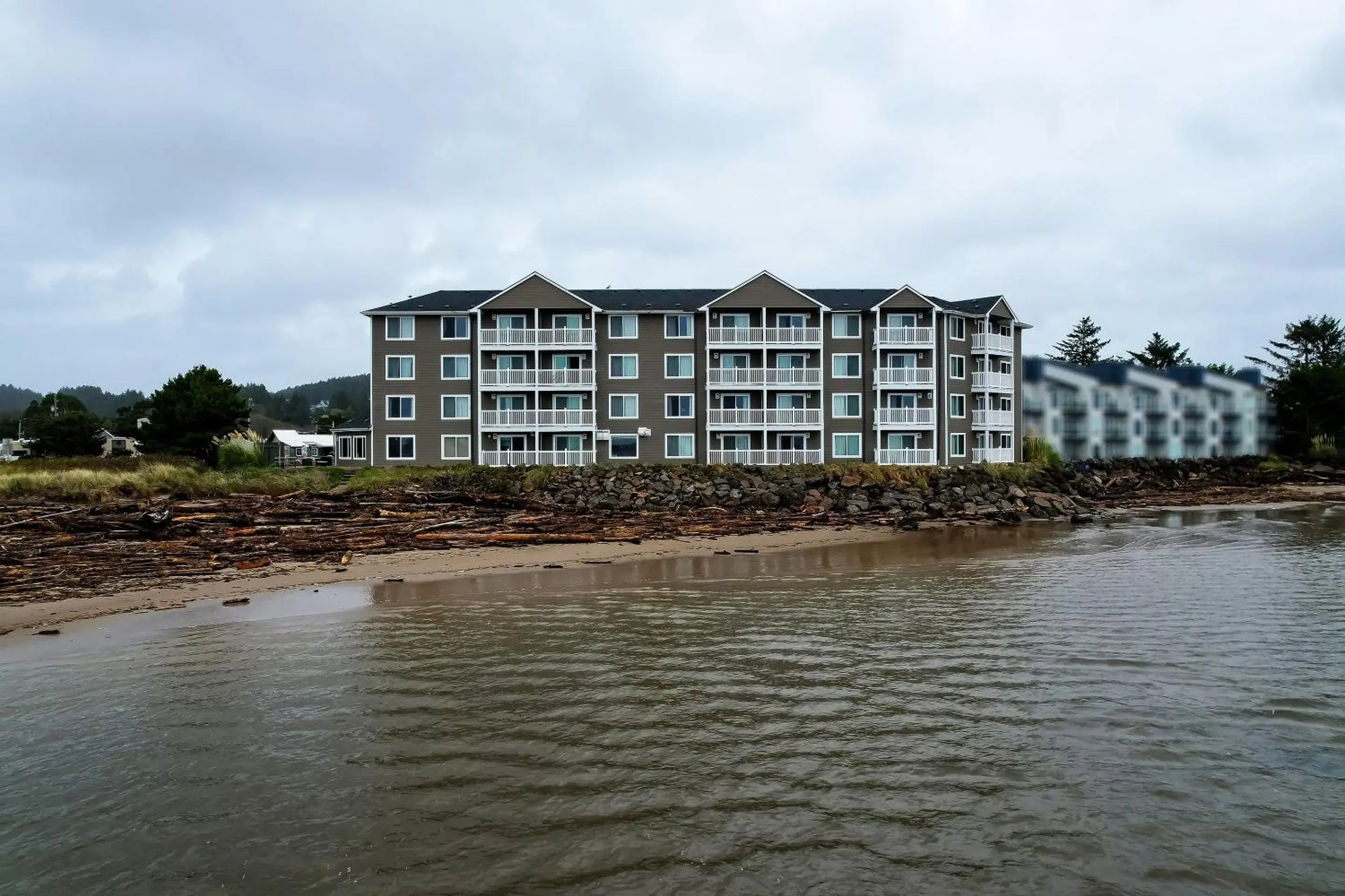 Facade/entrance in Siletz Bay Beachfront Hotel by OYO Lincoln City Facade/entrance in Siletz Bay Beachfront Hotel by OYO Lincoln City