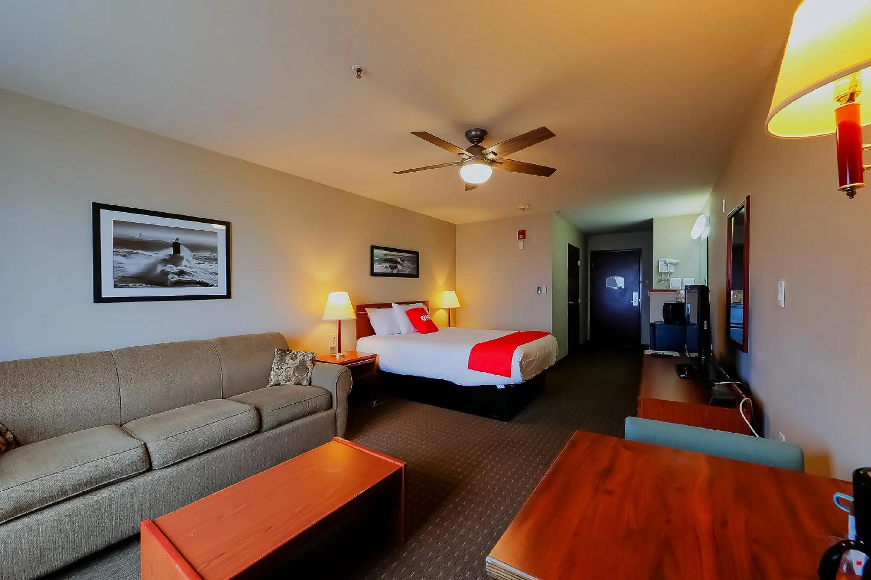 Bedroom, Bed in Siletz Bay Beachfront Hotel by OYO Lincoln City