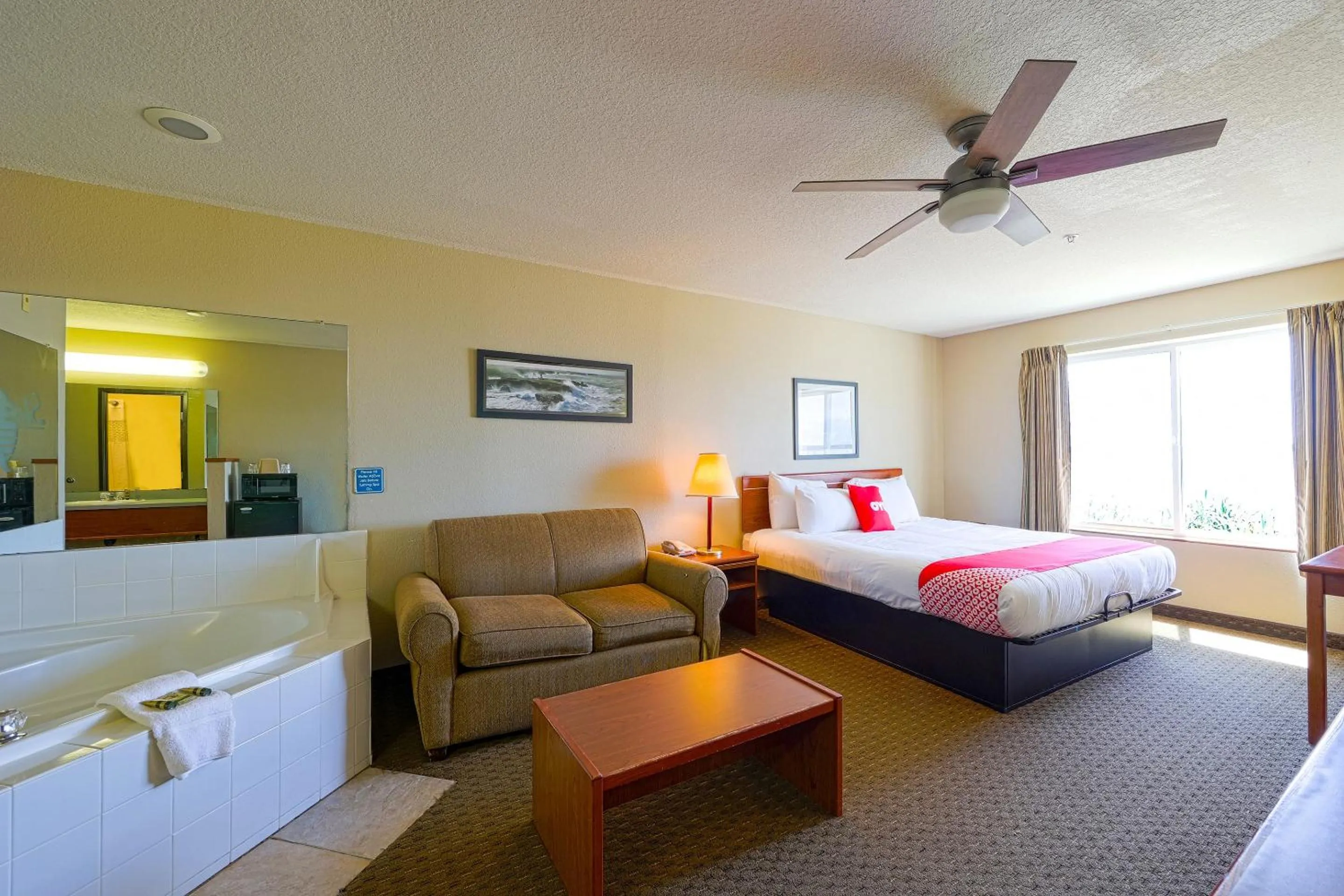 Bedroom, Bed in Siletz Bay Beachfront Hotel by OYO Lincoln City