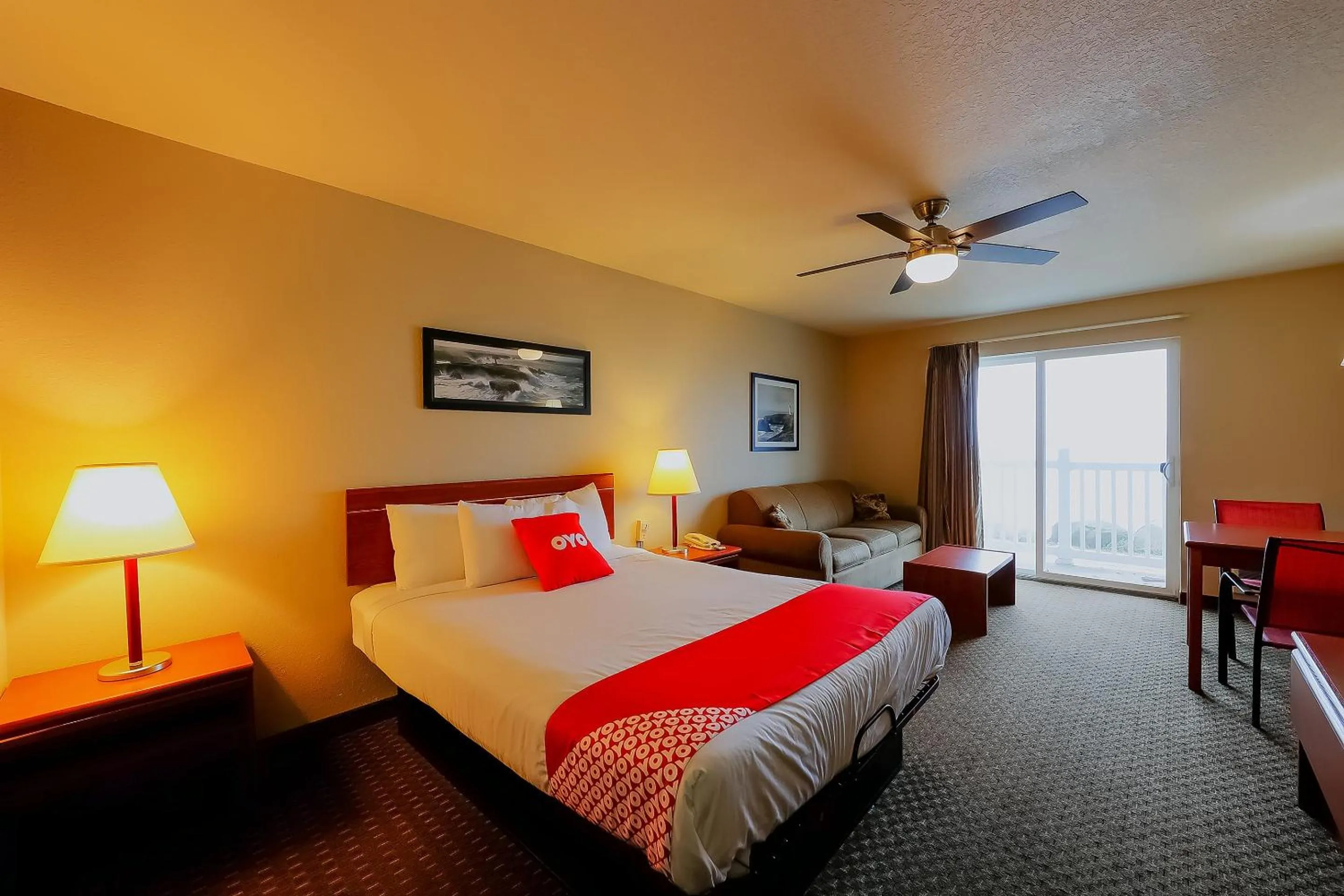 Bedroom, Bed in Siletz Bay Beachfront Hotel by OYO Lincoln City
