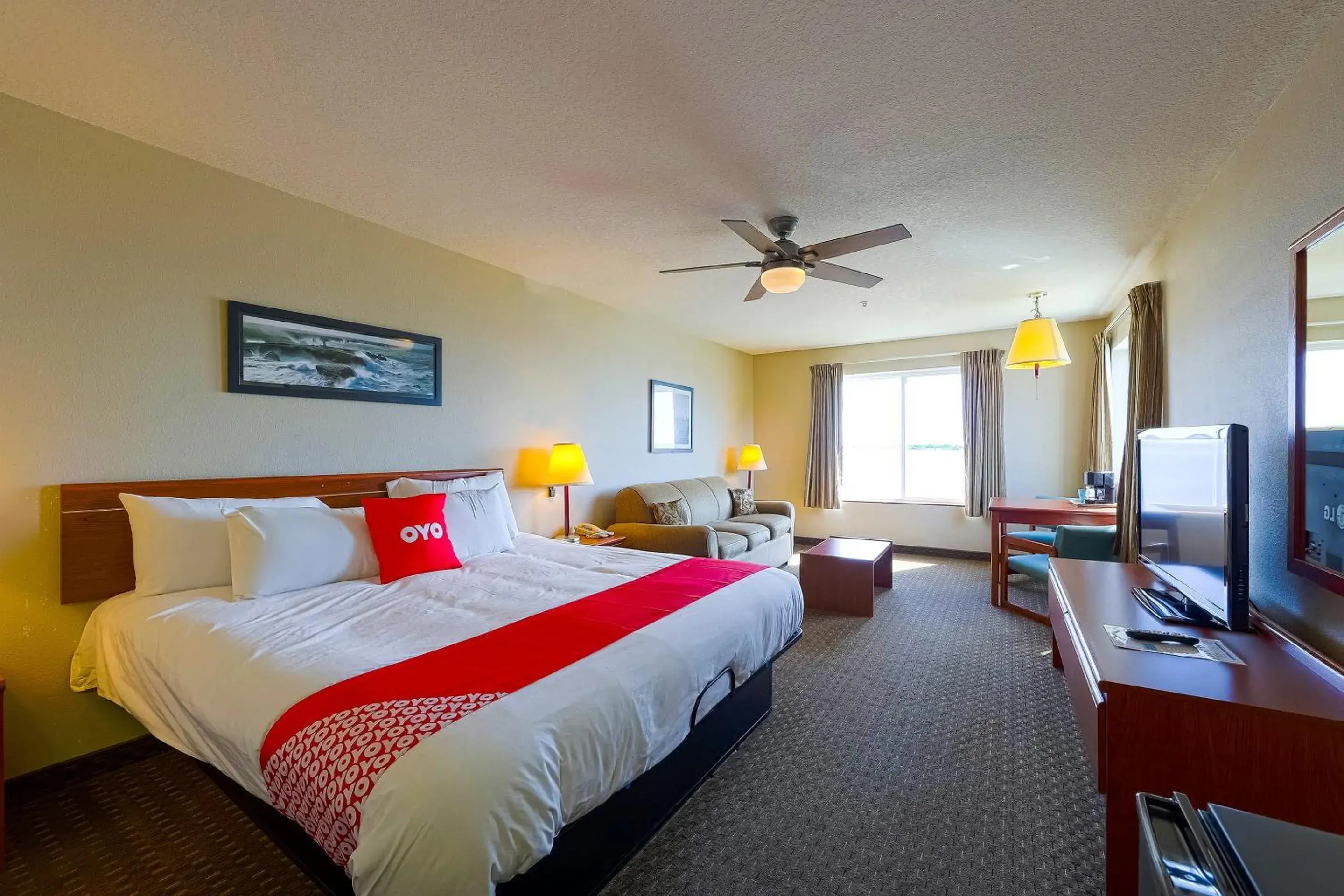 Bedroom, Bed in Siletz Bay Beachfront Hotel by OYO Lincoln City Bedroom, Bed in Siletz Bay Beachfront Hotel by OYO Lincoln City