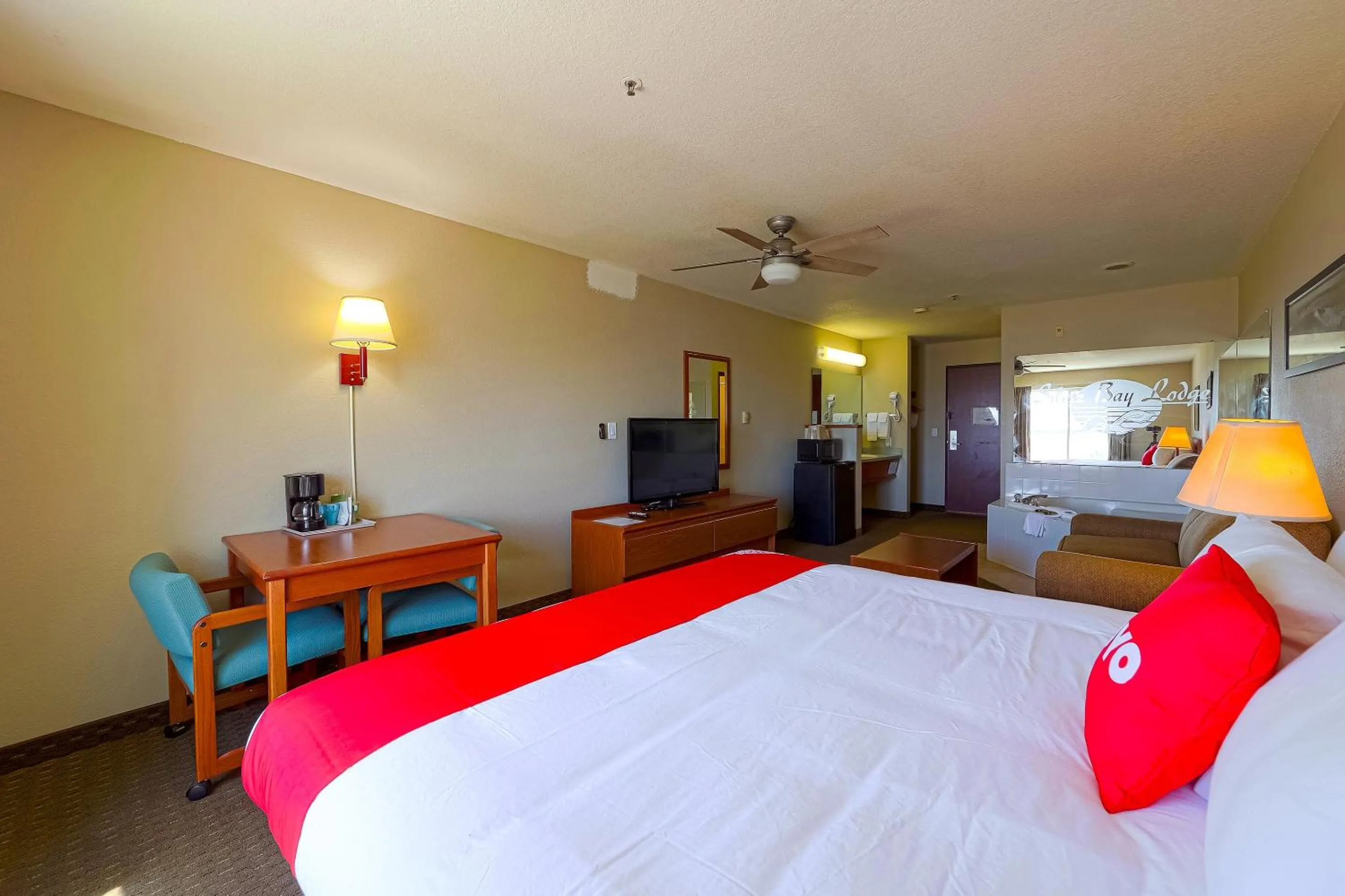 Bedroom, Bed in Siletz Bay Beachfront Hotel by OYO Lincoln City
