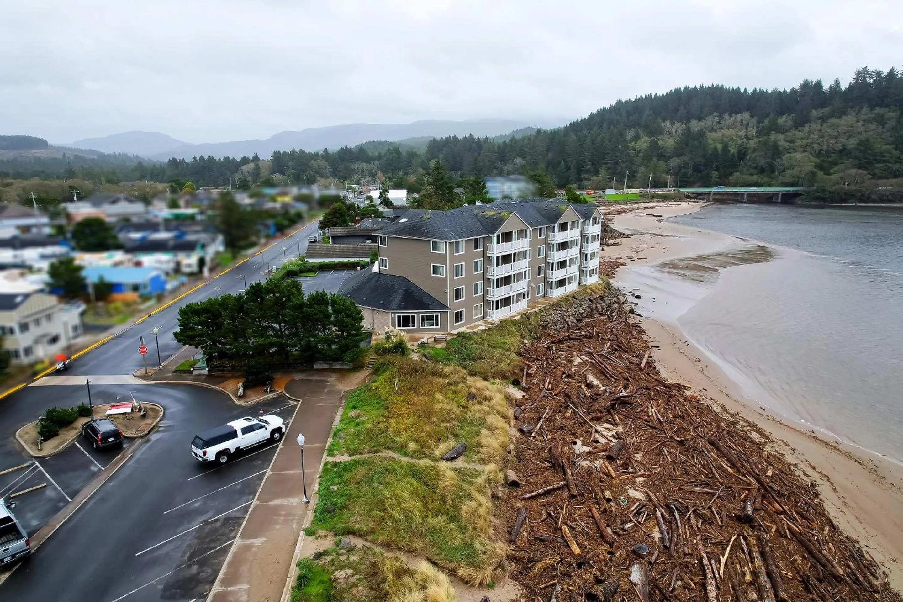 Facade/entrance in Siletz Bay Beachfront Hotel by OYO Lincoln City